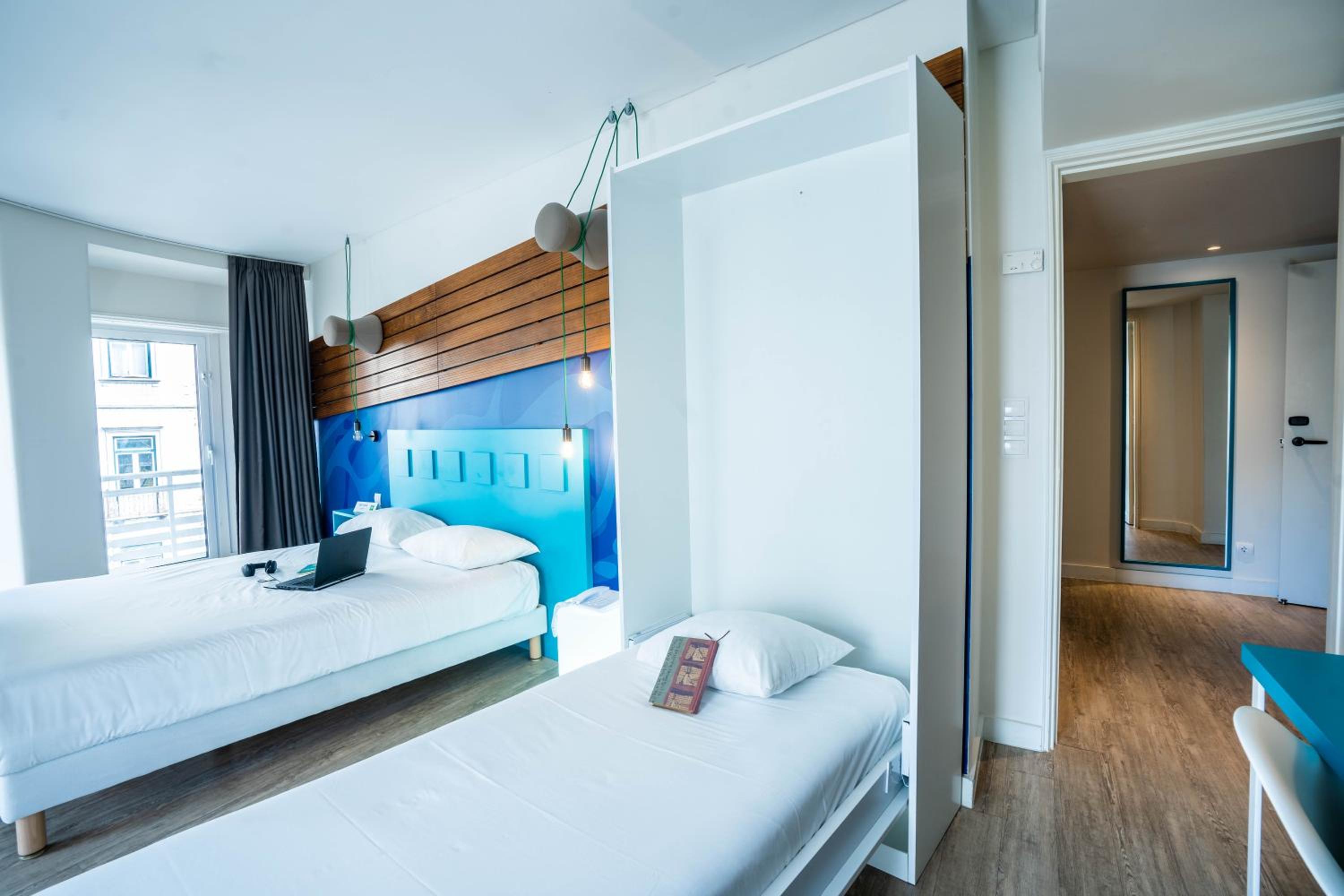 Triple Room with One Double Bed and One Single Bed - Photo 2