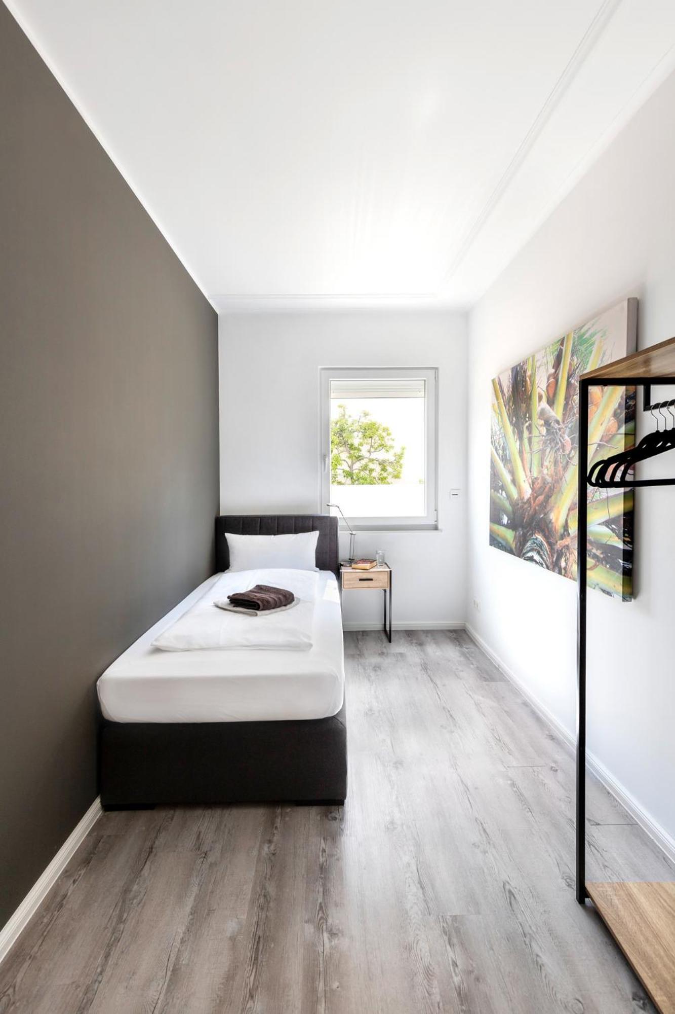 Single Room with Shared Bathroom photo 3