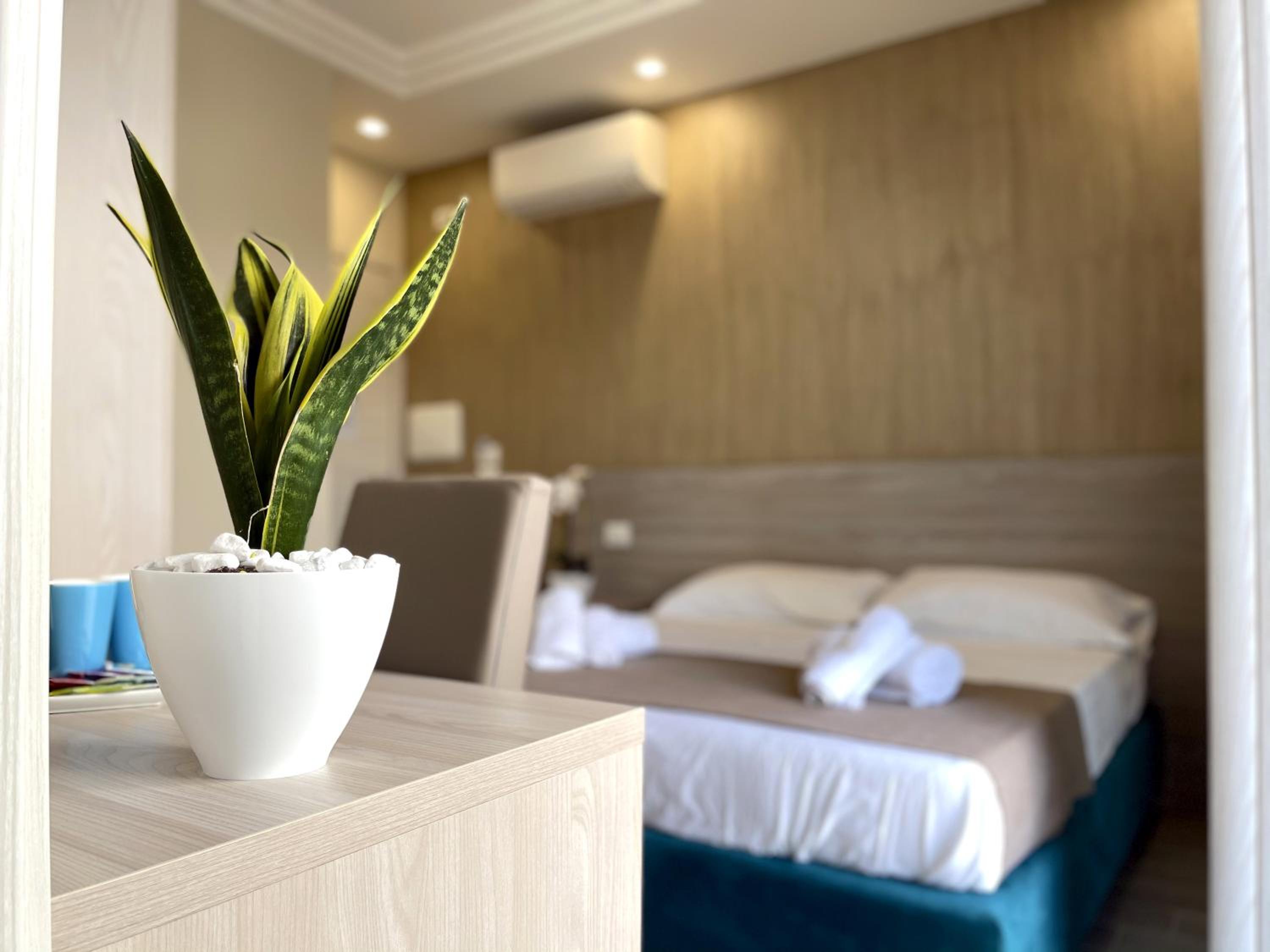 Double Room with Private Bathroom - Photo 4