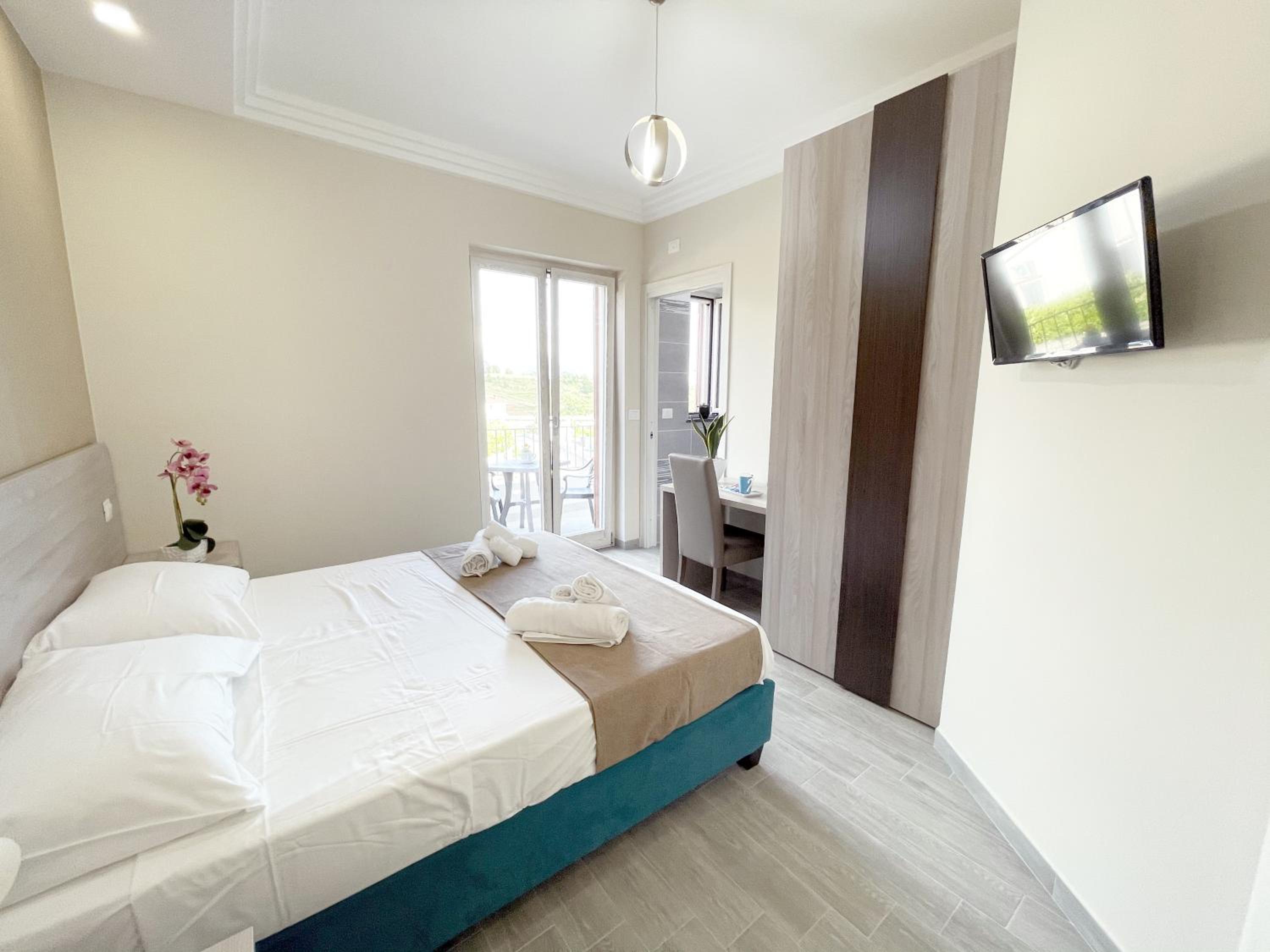 Double Room with Private Bathroom - Photo 9