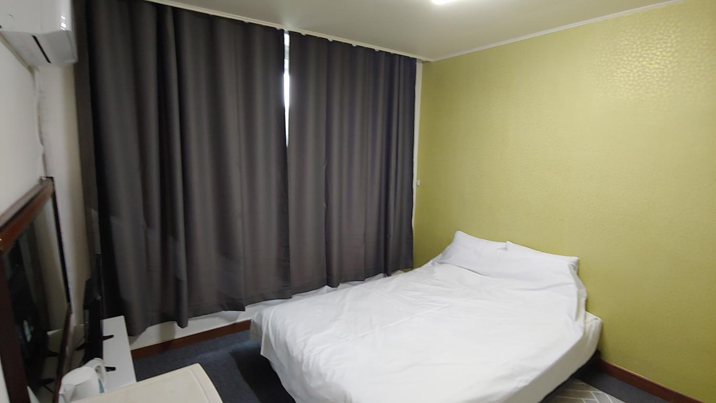 Standard Double Room - Photo 9
