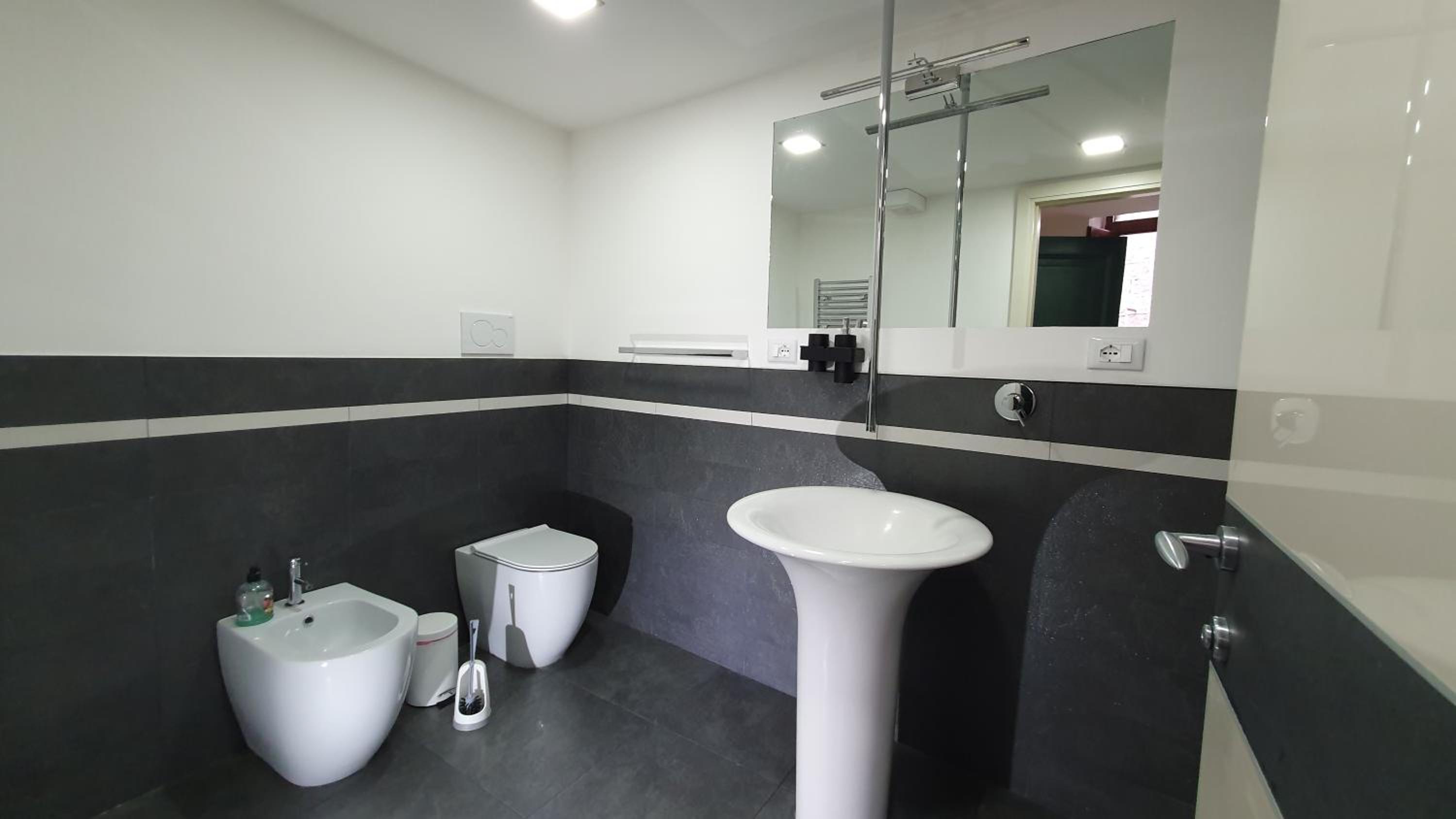 Deluxe Double Room with Shower - Photo 4