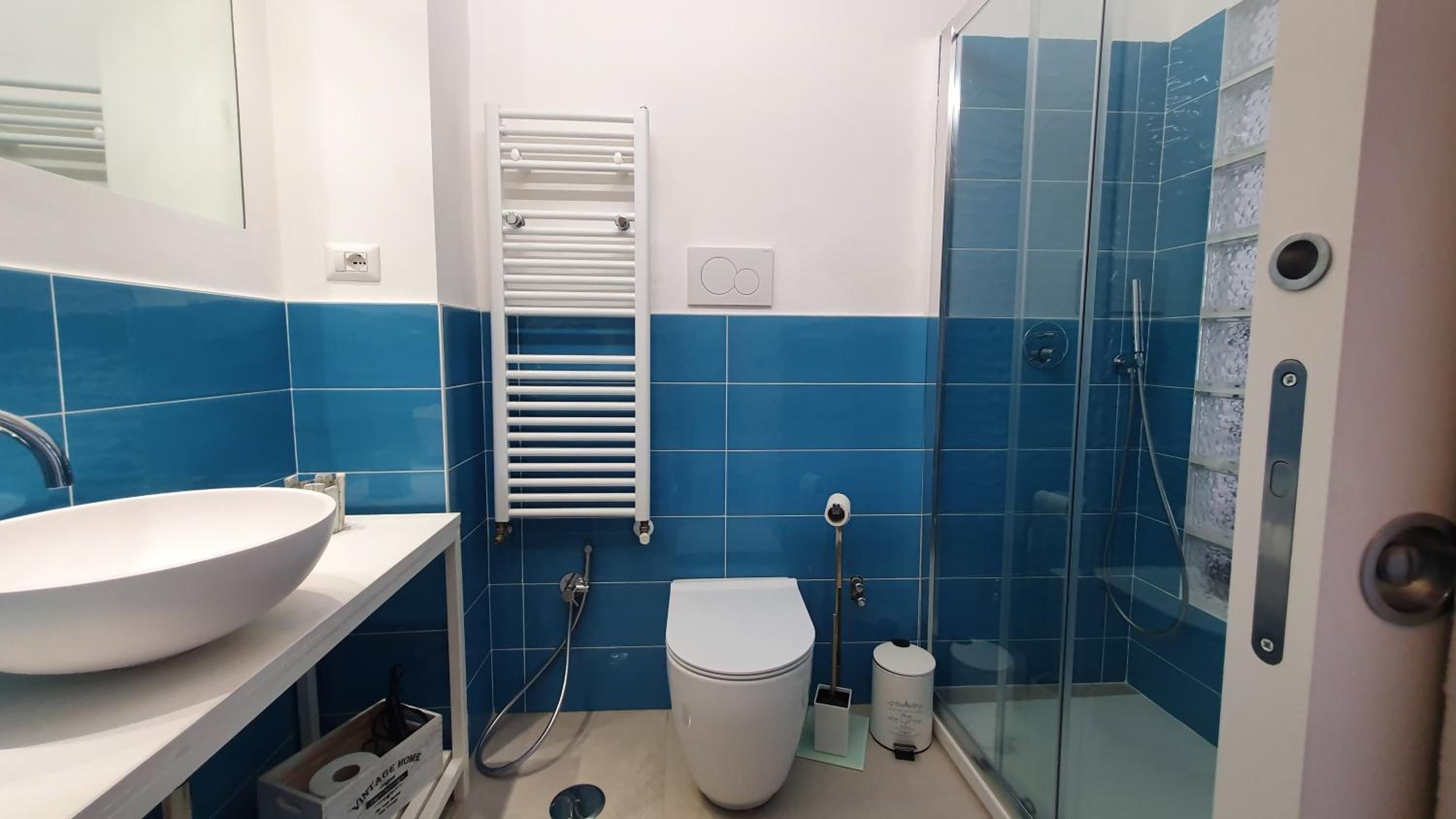 Double Room with Private Bathroom - Photo 12