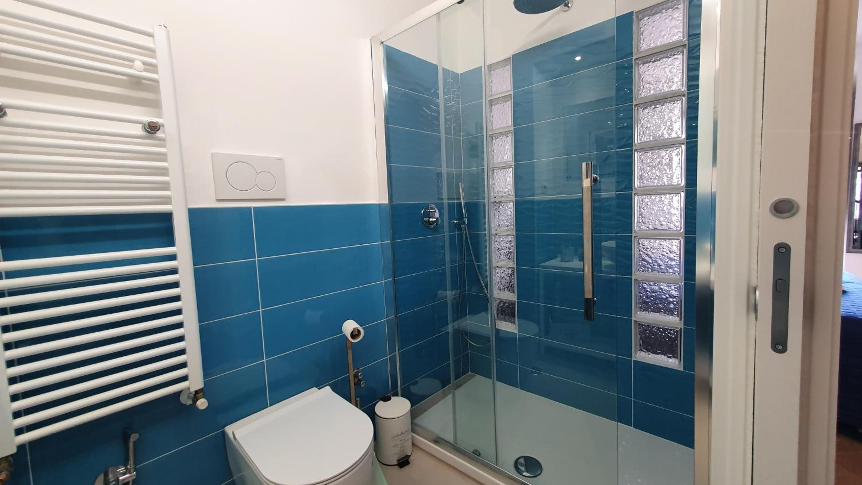 Double Room with Private Bathroom - Photo 11