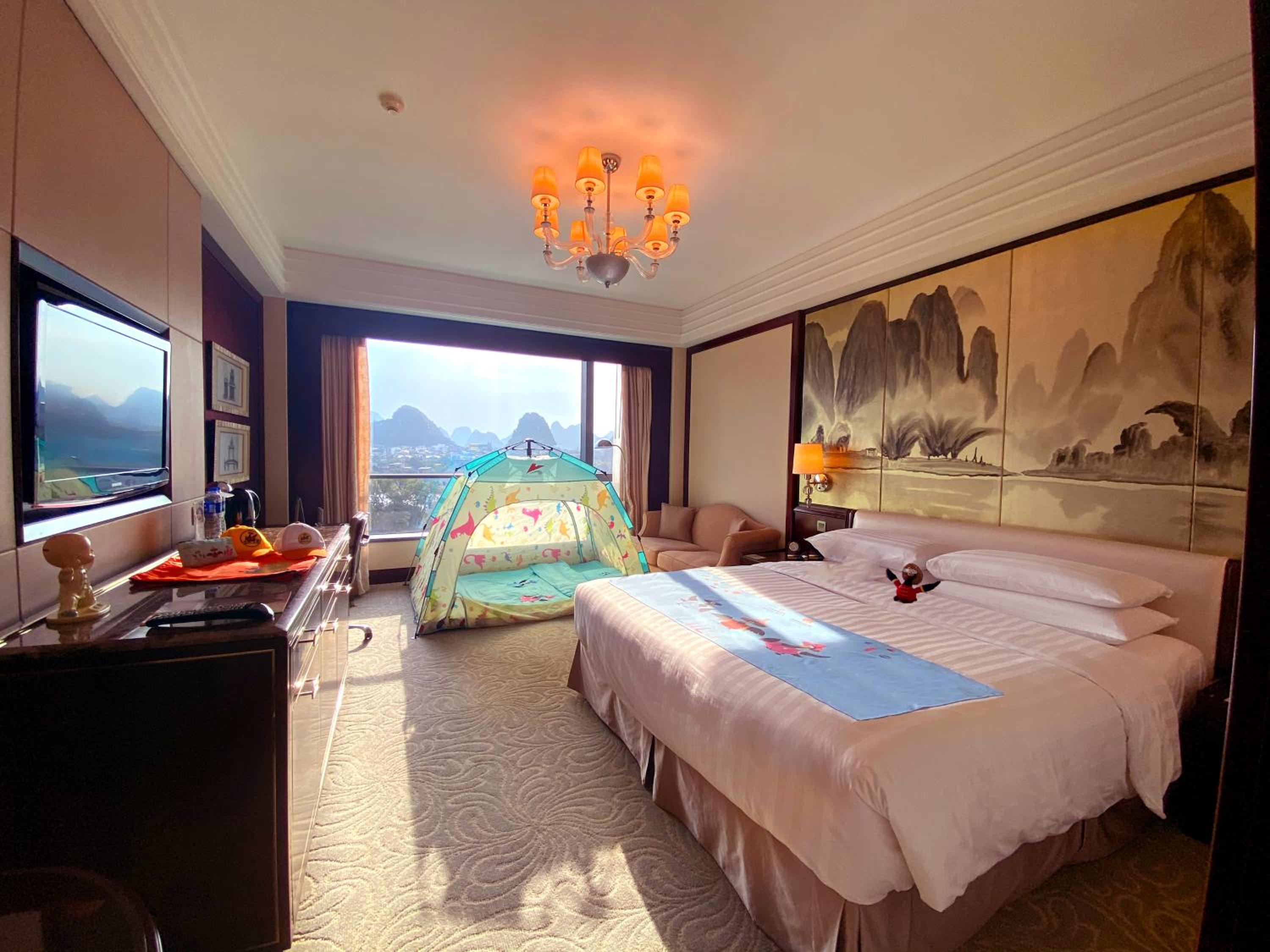 Summer Camp -Deluxe Room (Book at least 1 day in advance: One time afternoon tea + kids activities + 60-minute photo shooting + one tent)