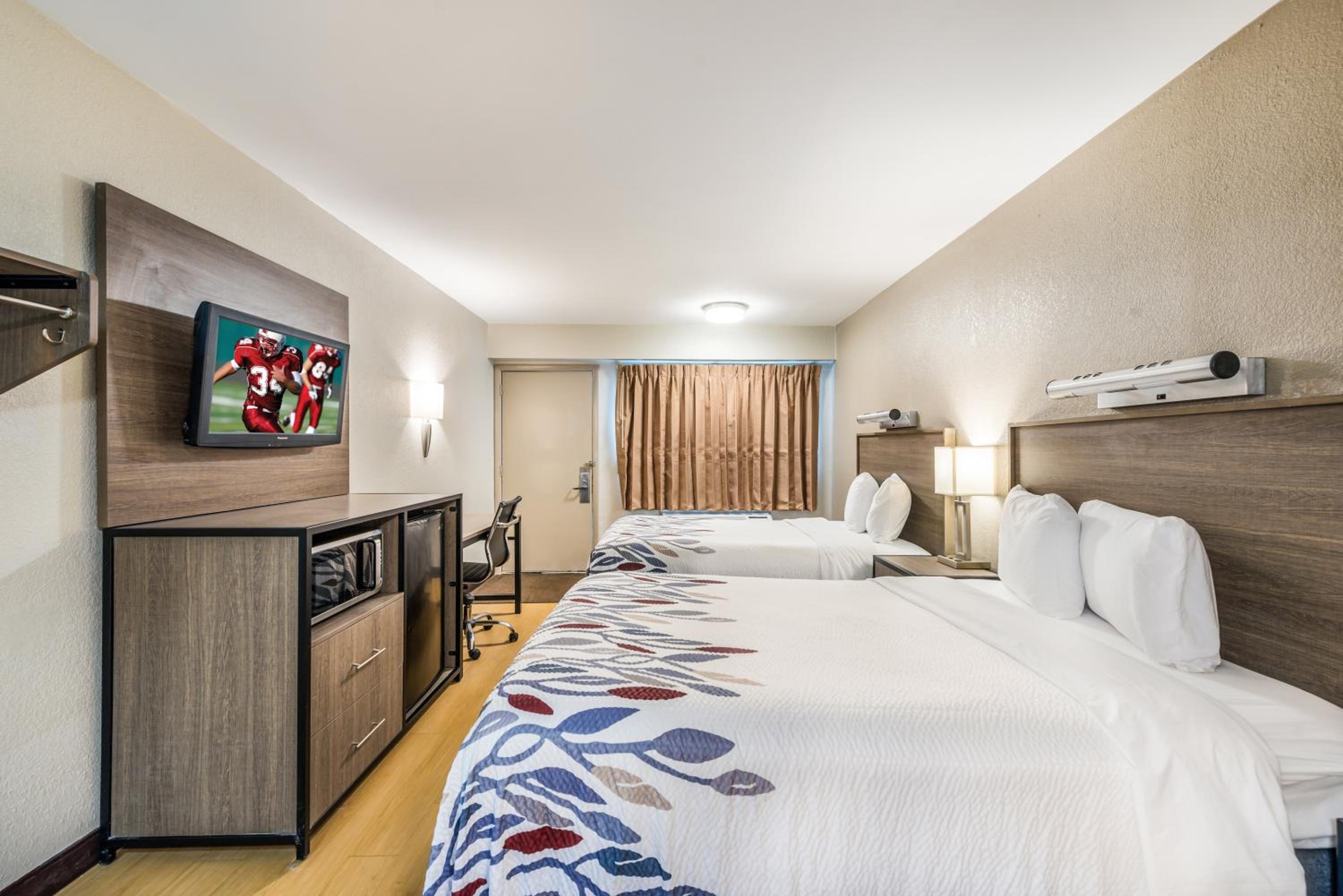 Deluxe Room With Two Double Beds Smoke Free - Photo 1