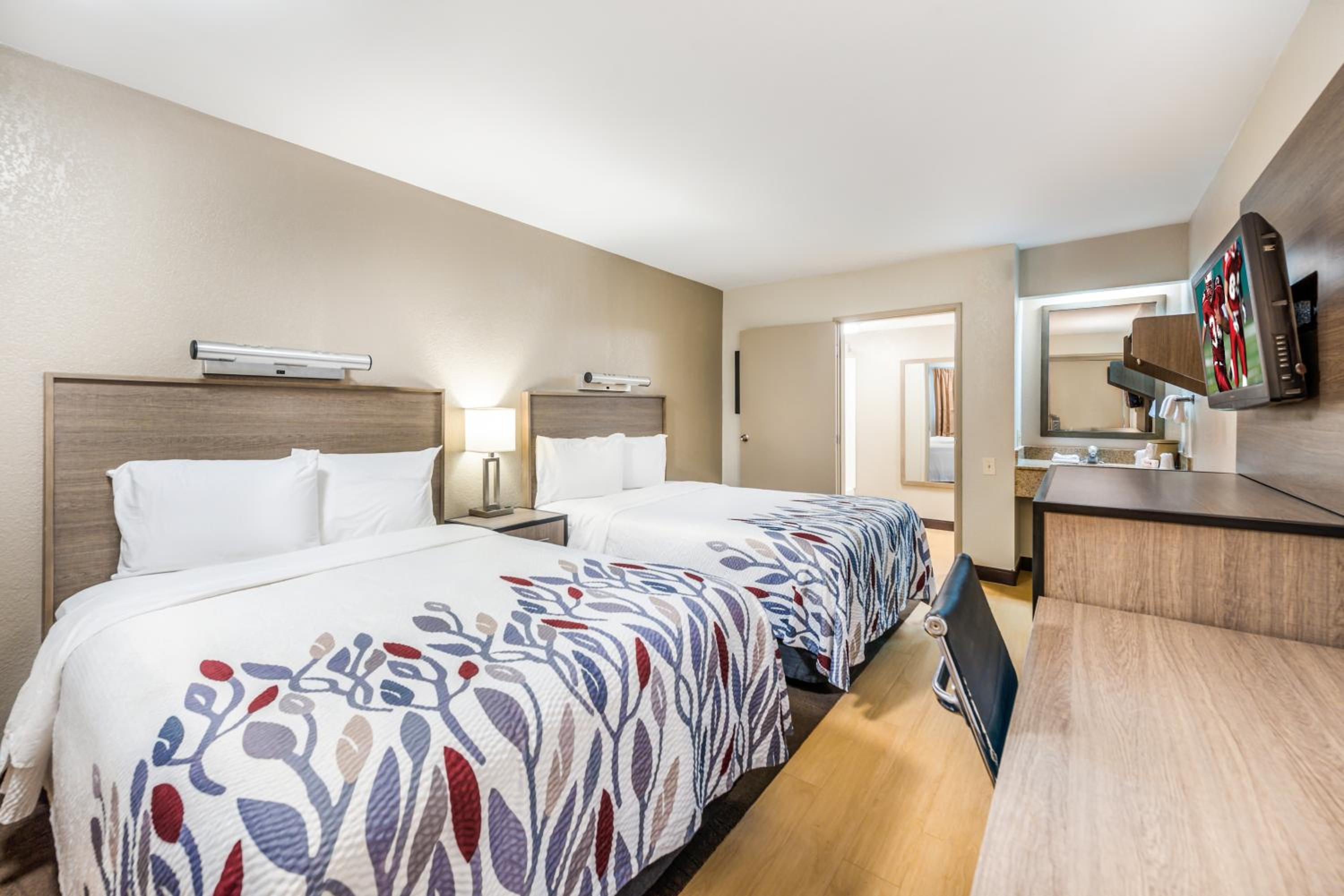 Deluxe Room With Two Double Beds Smoke Free - Photo 5