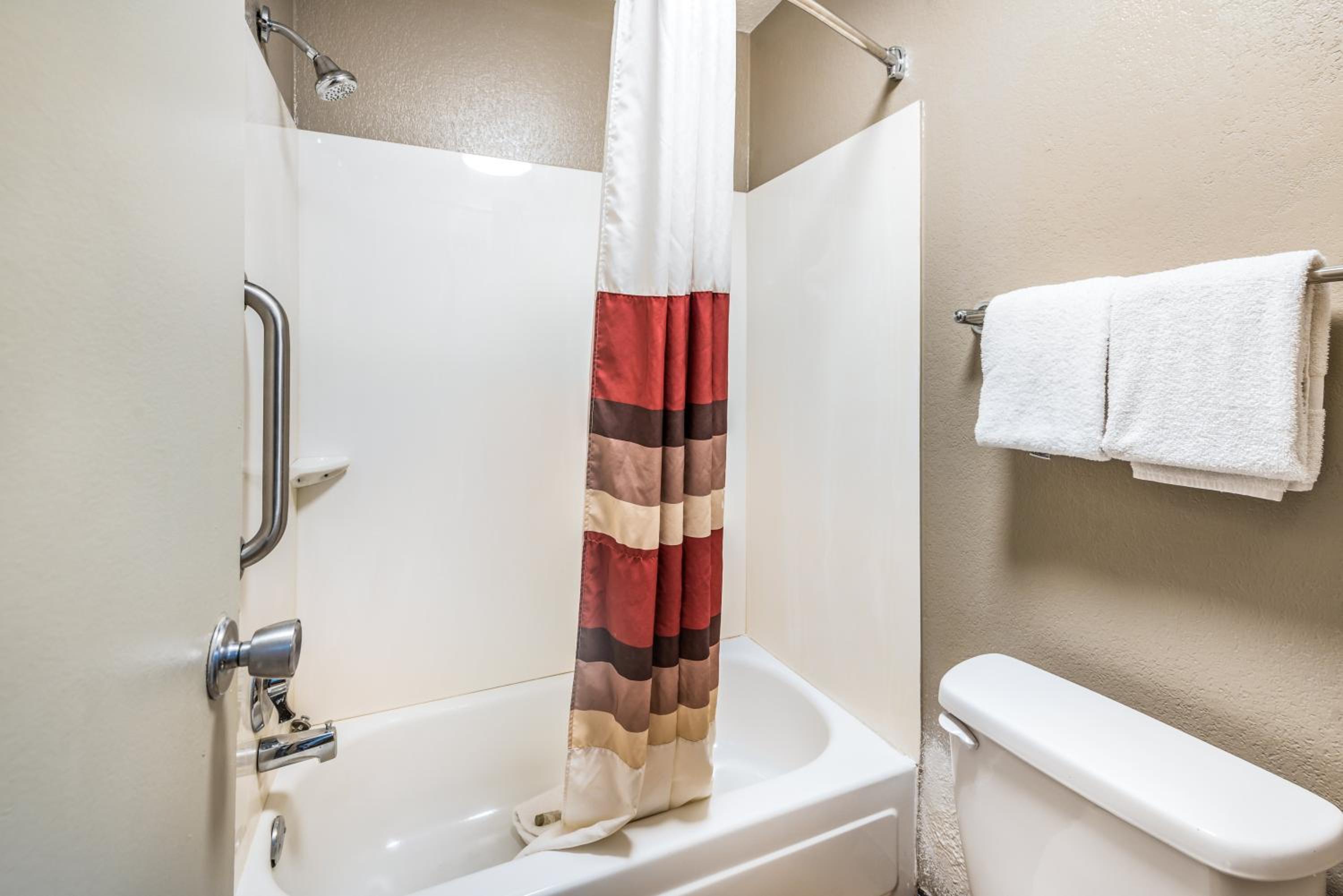 Deluxe Room With Two Double Beds Smoke Free - Photo 6