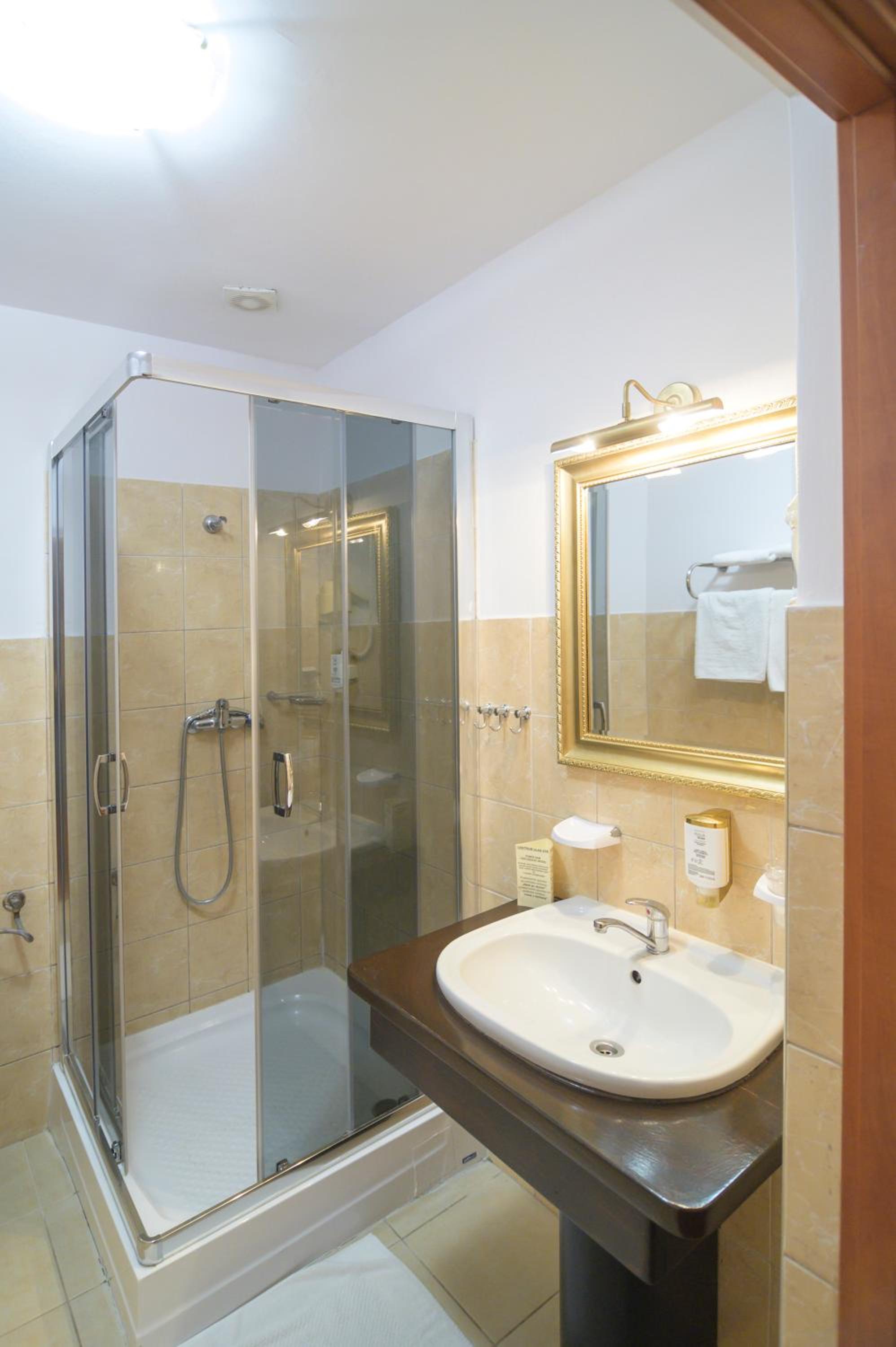Deluxe Triple Room photo 2