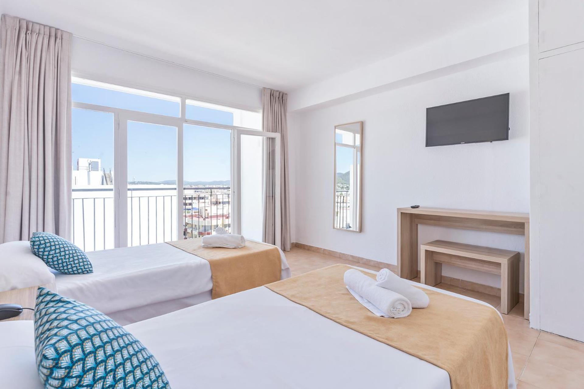Twin Room - Photo 3