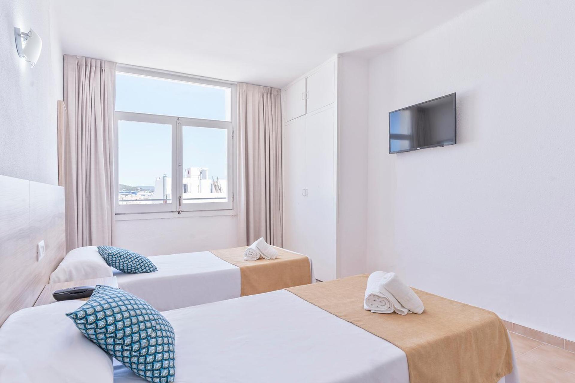 Twin Room - Photo 4