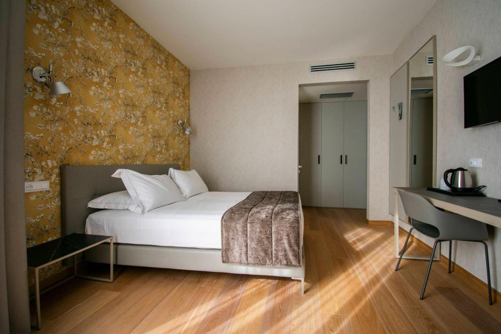 Deluxe Double Room with Balcony and Sea View - Photo 2