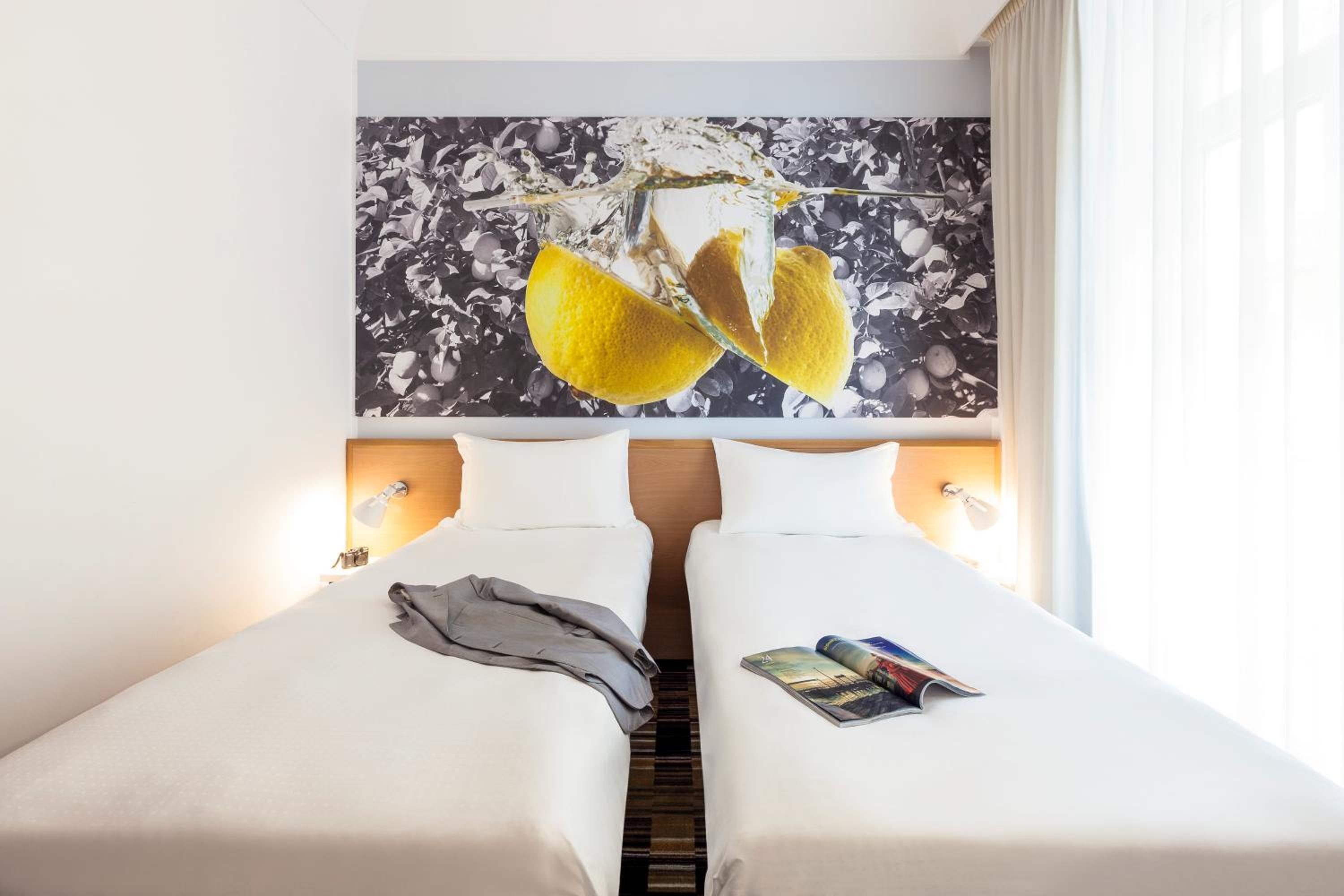 Standard Twin Room - Photo 3
