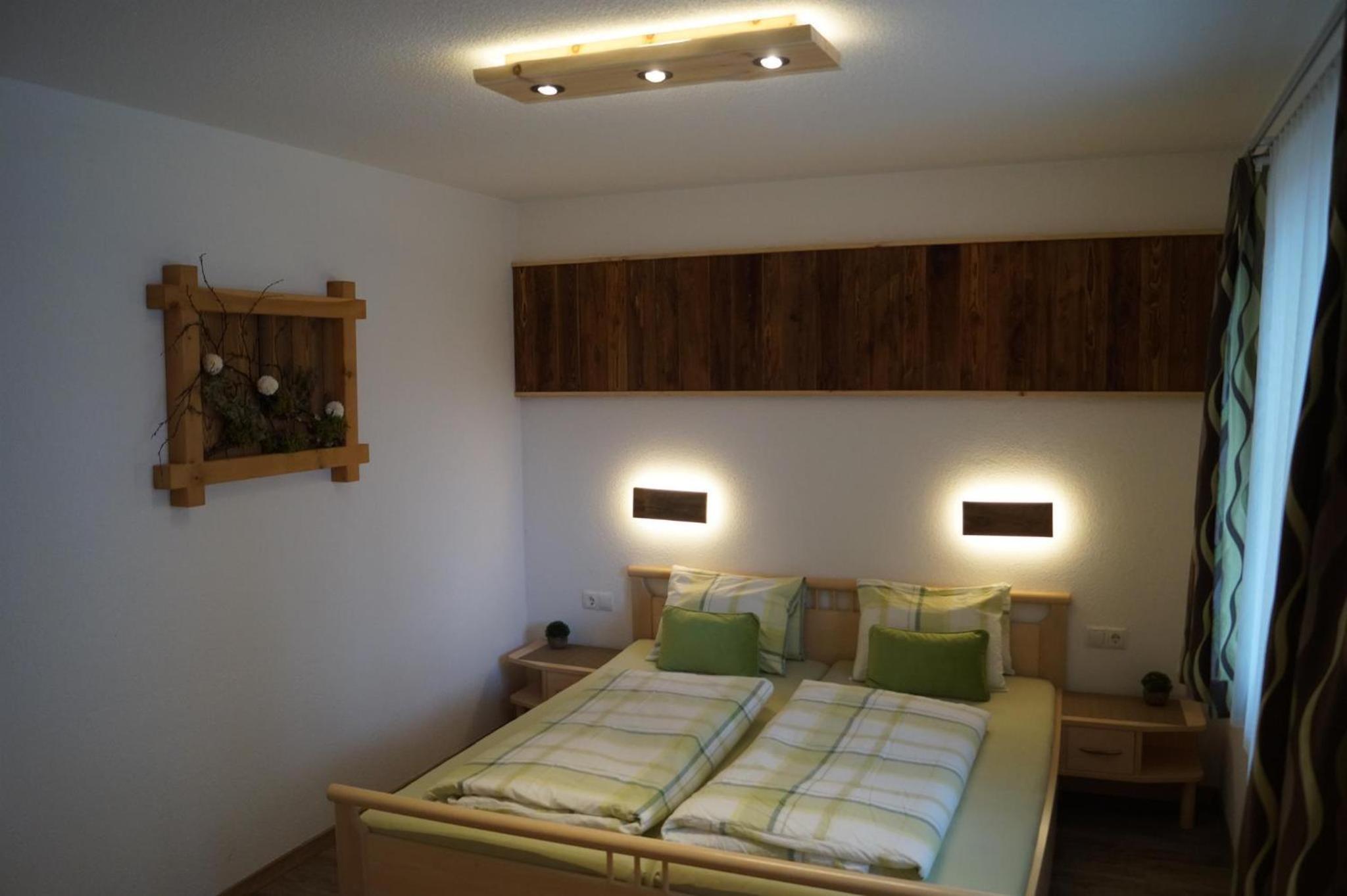 Two-Bedroom Apartment with Shower  photo 3