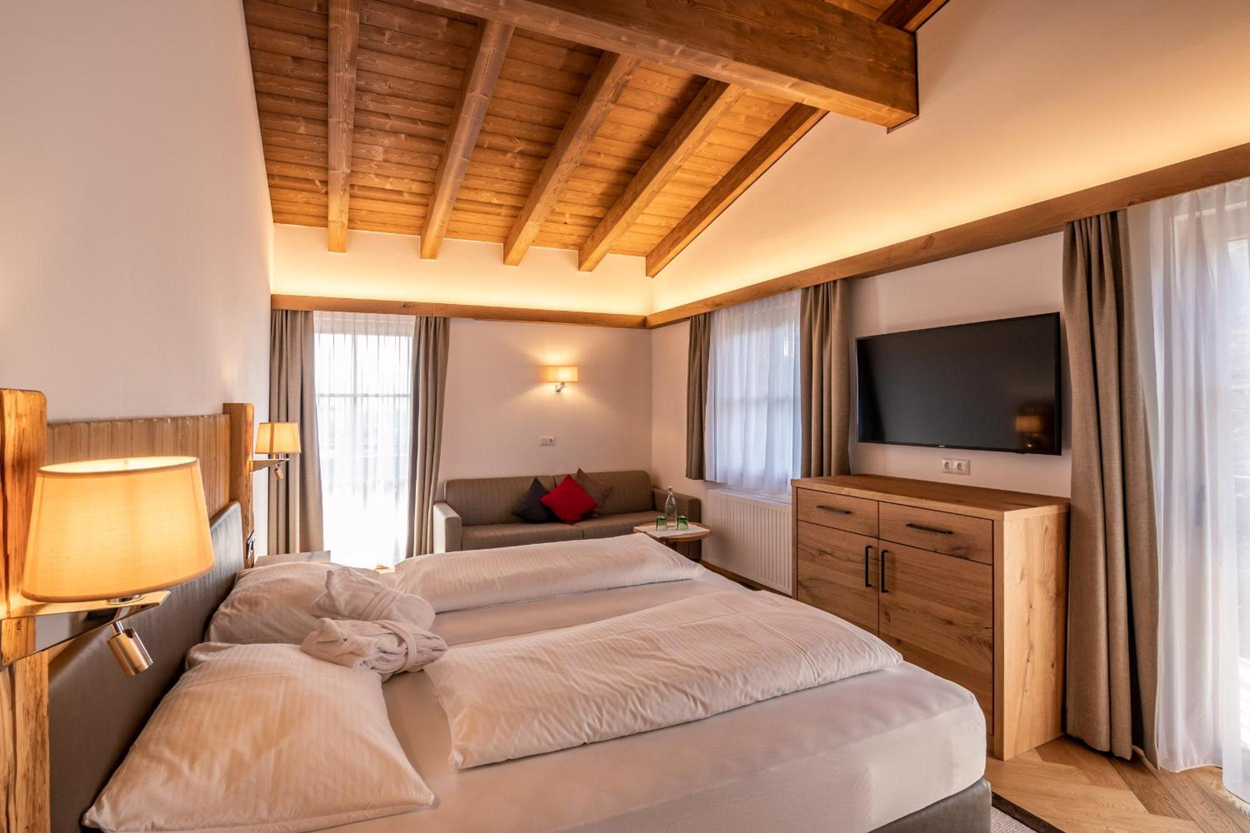 Family Suite with Balcony - Photo 1