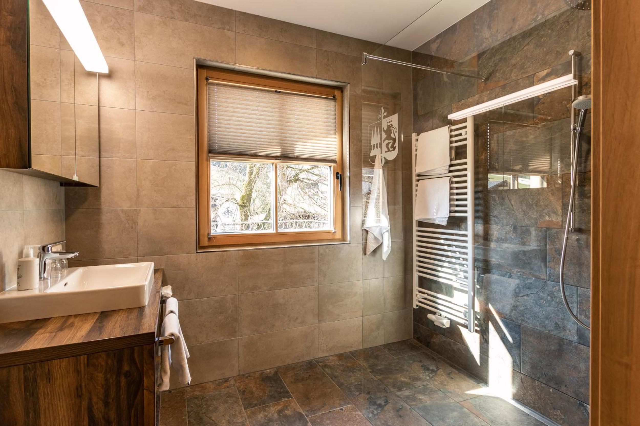 Family Suite with Balcony - Photo 7