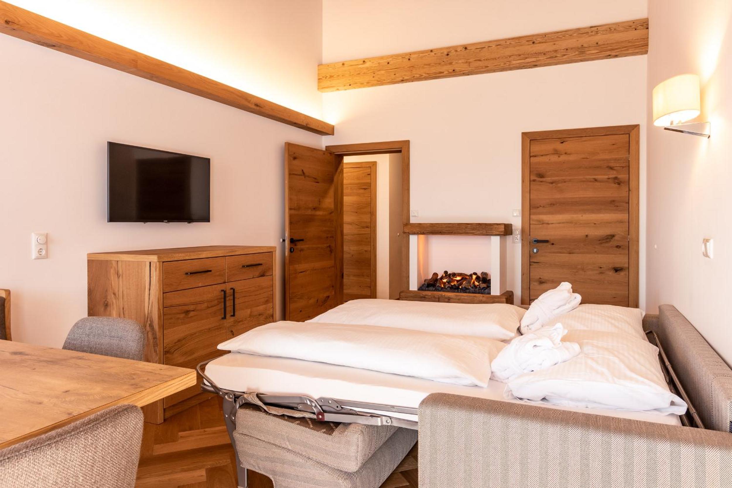 Family Suite with Balcony - Photo 2