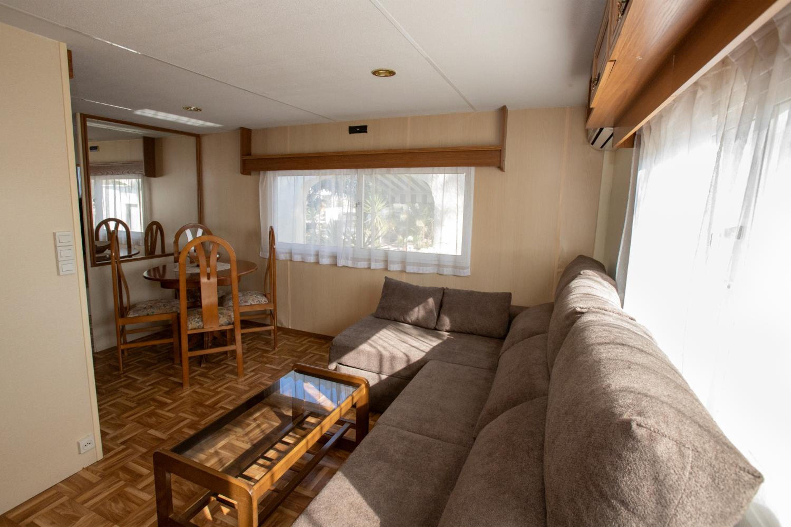 Mobile Home photo 2
