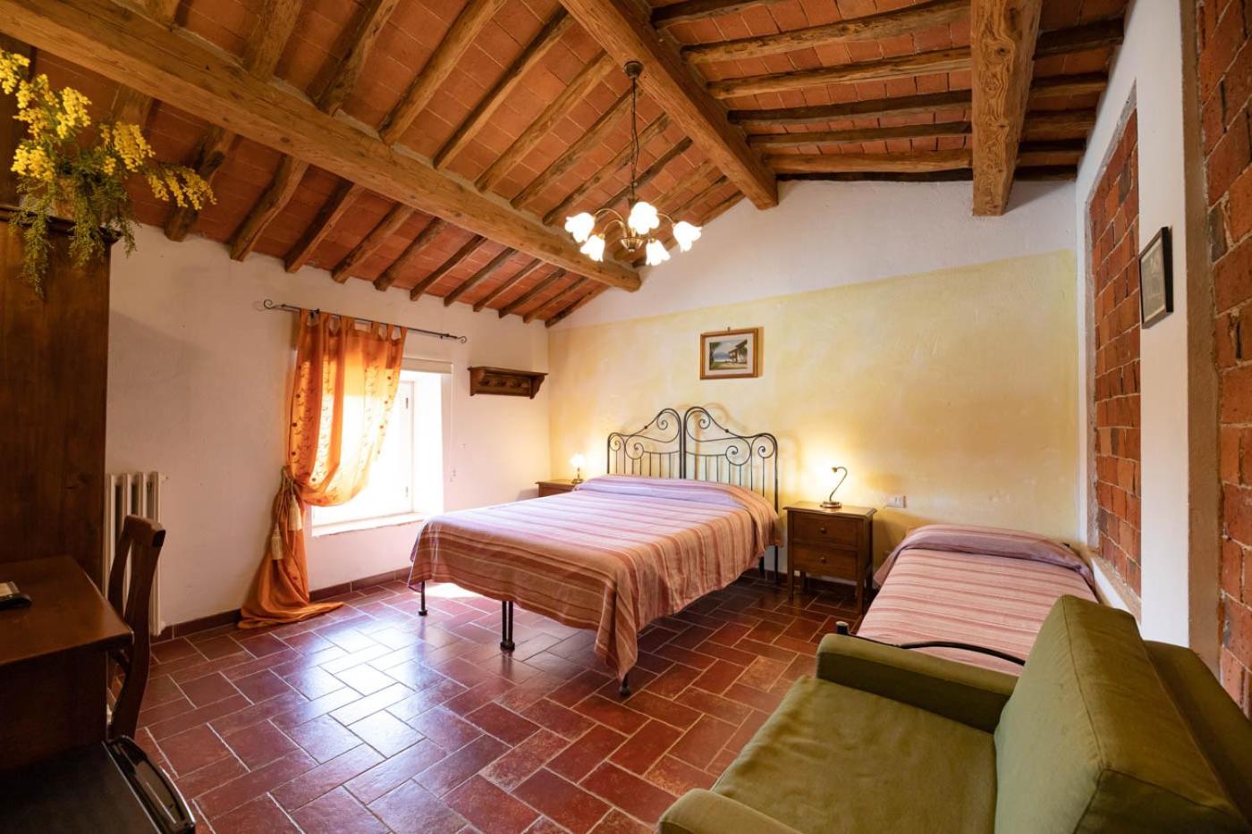 Basic Triple Room photo 1