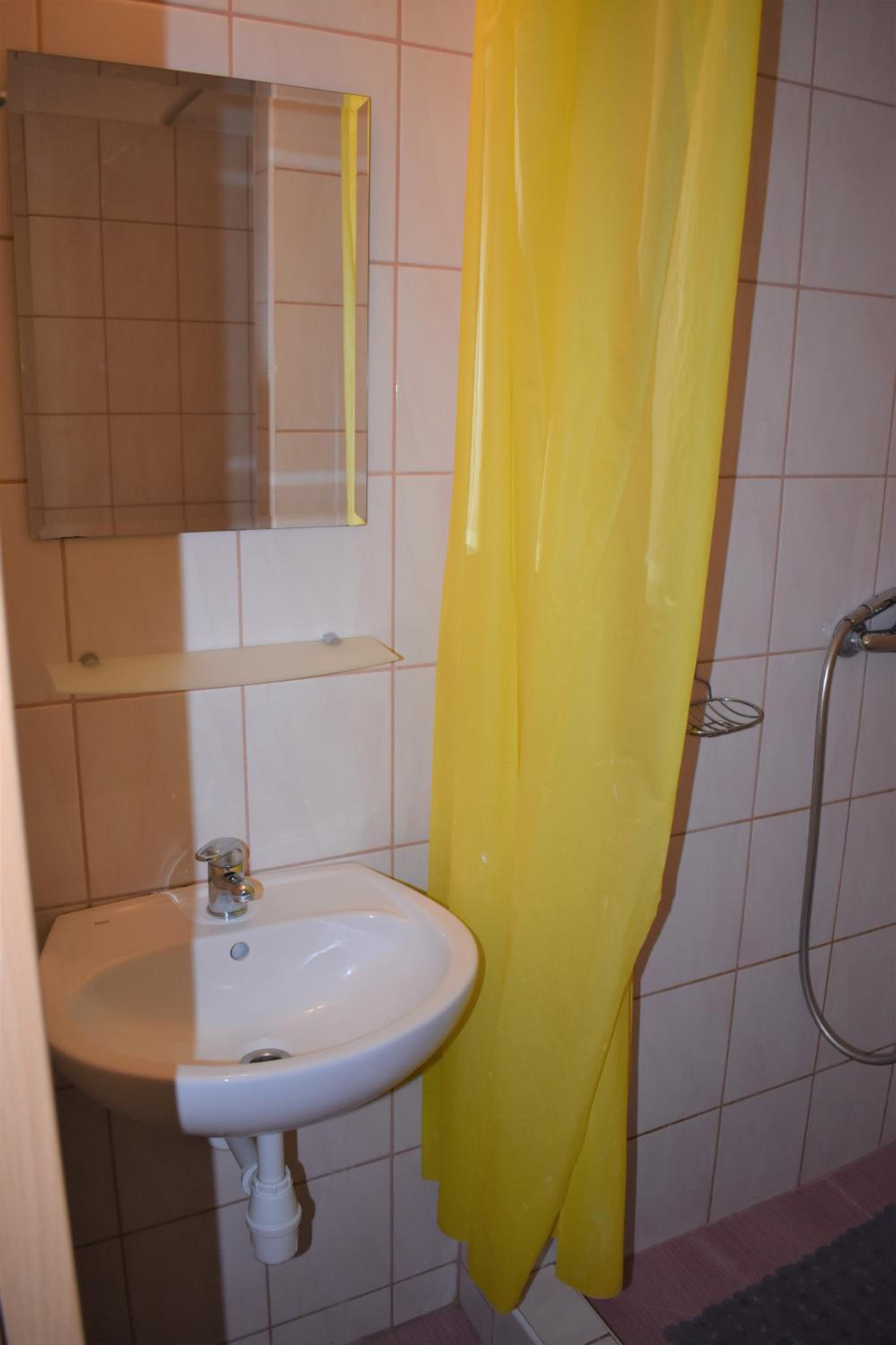 Economy Triple Room - Photo 2