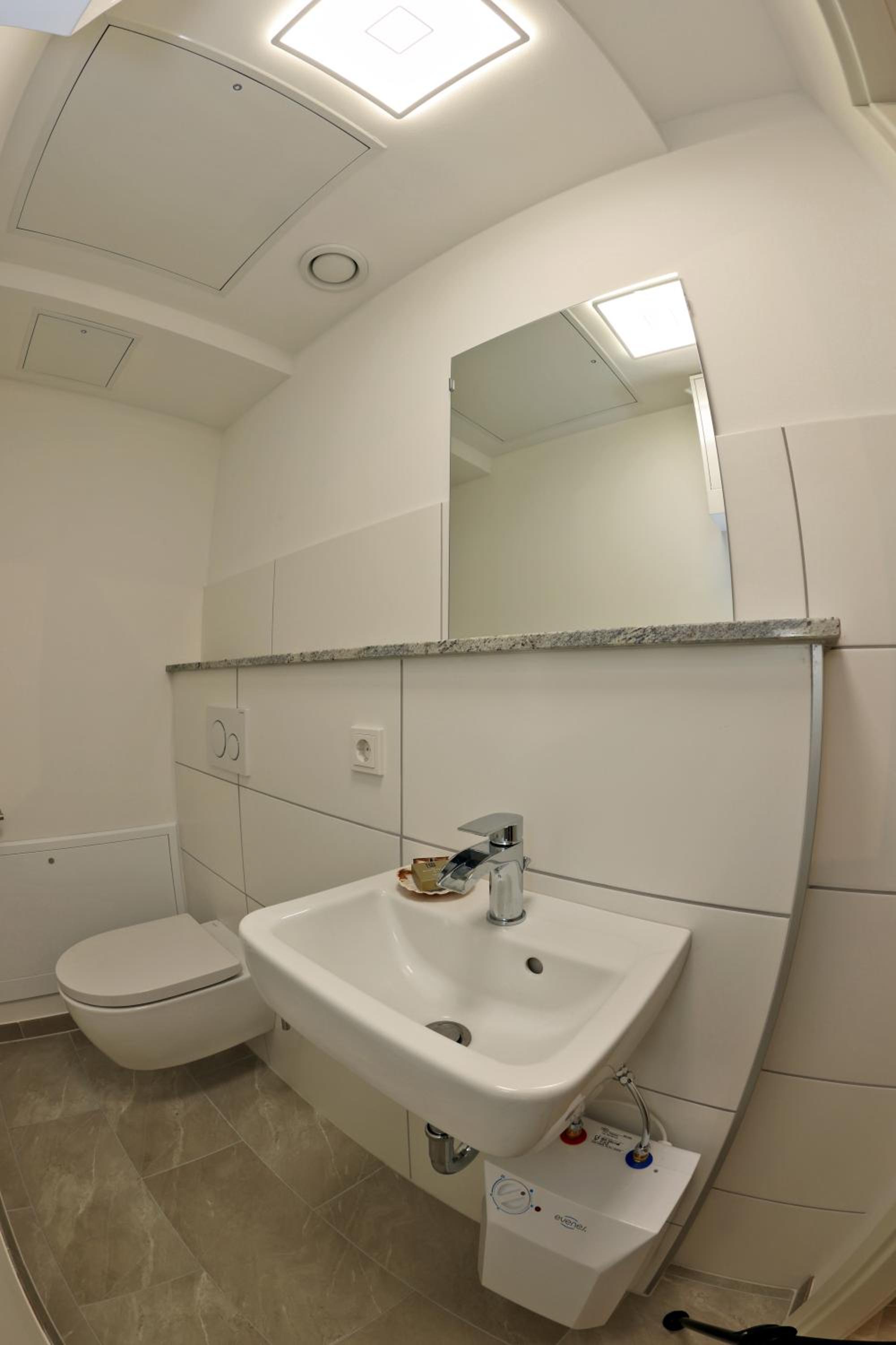 One-Bedroom Apartment photo 2