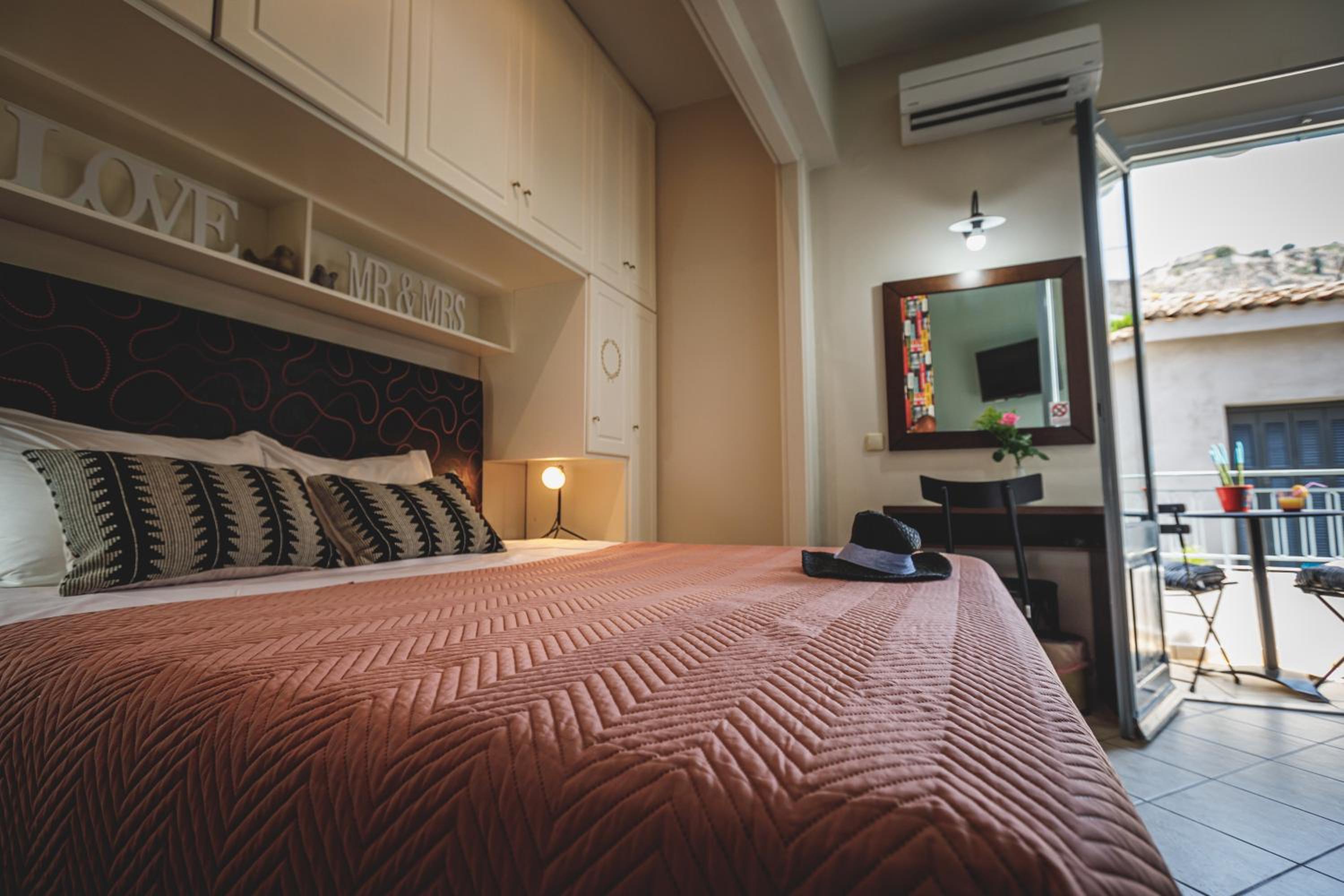 Superior Double Room with Balcony - Photo 8