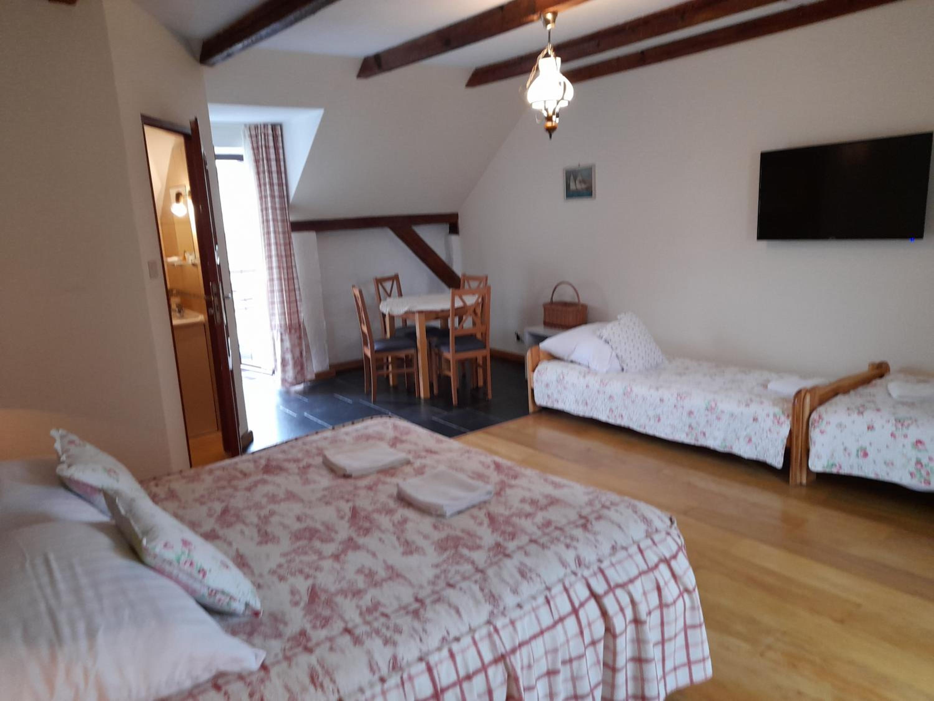 Standard Family Room - Photo 6