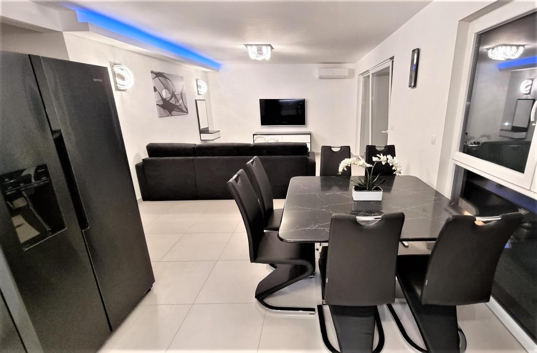 Apartment with Sea View photo 2