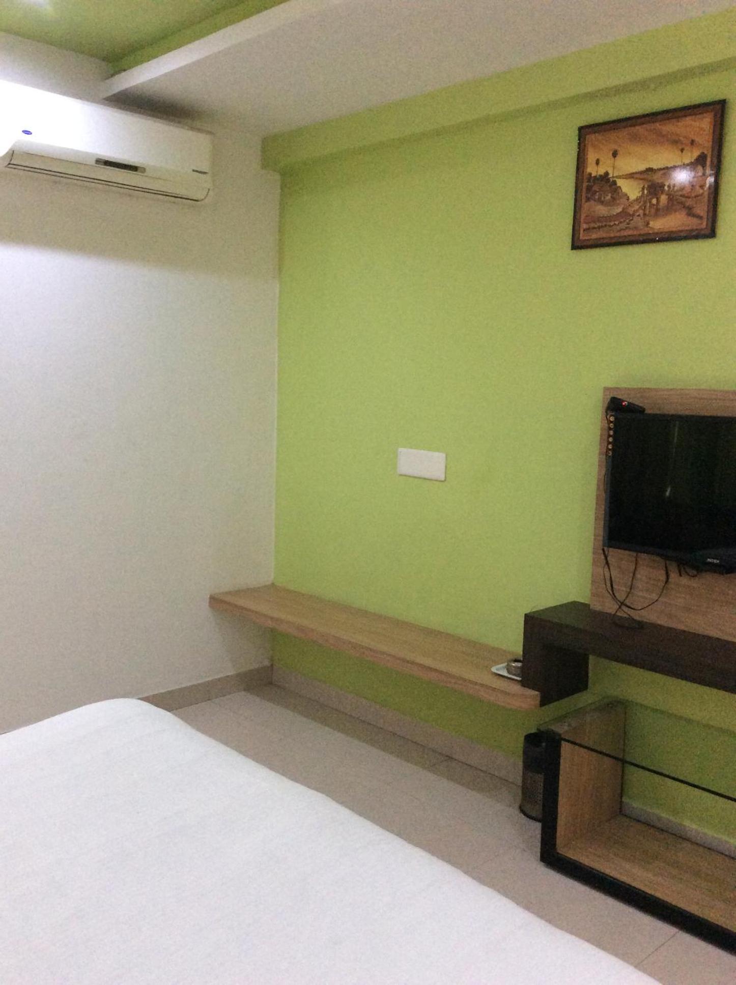 Deluxe Double Room - Photo 14