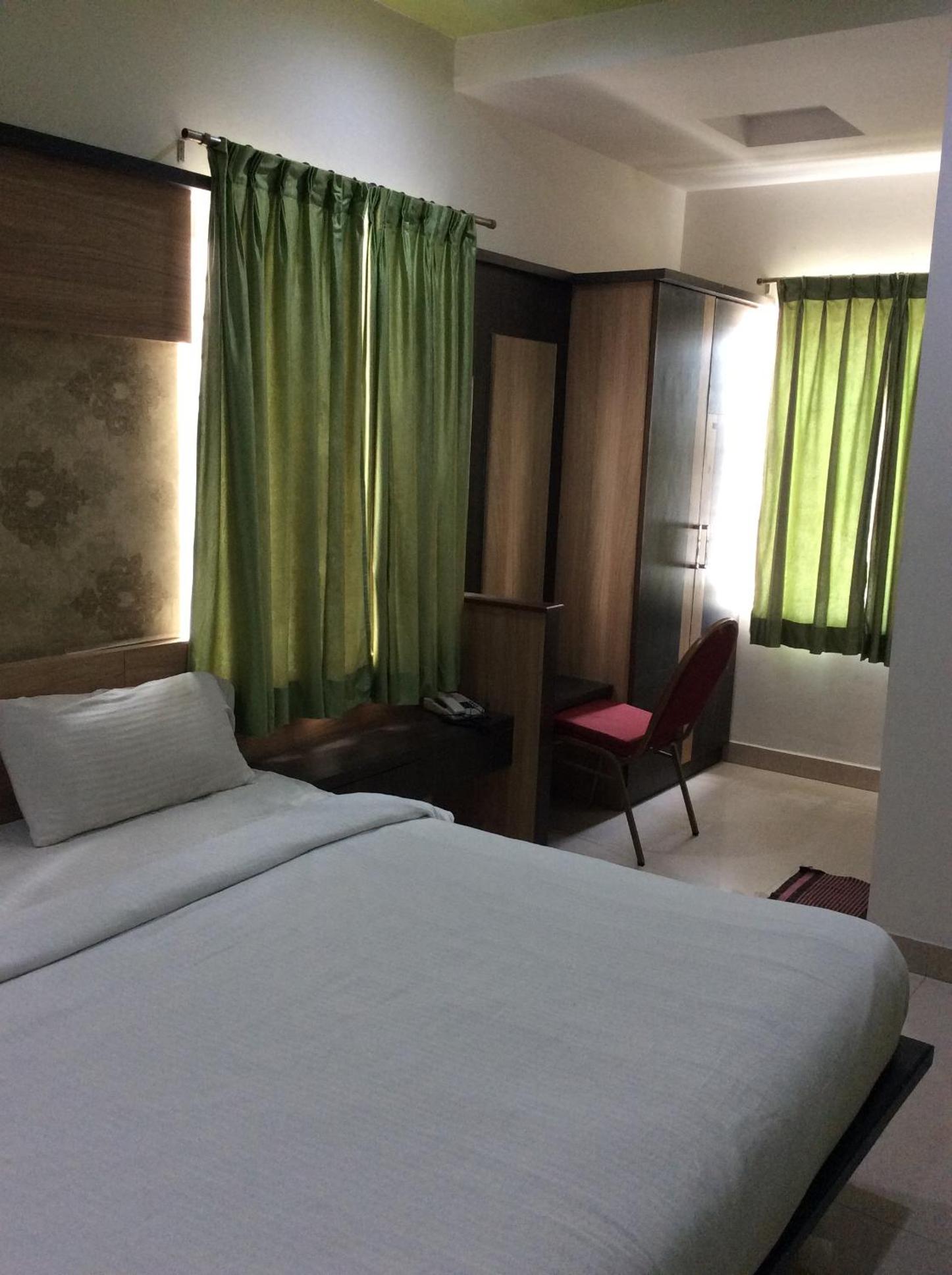 Deluxe Double Room - Photo 12