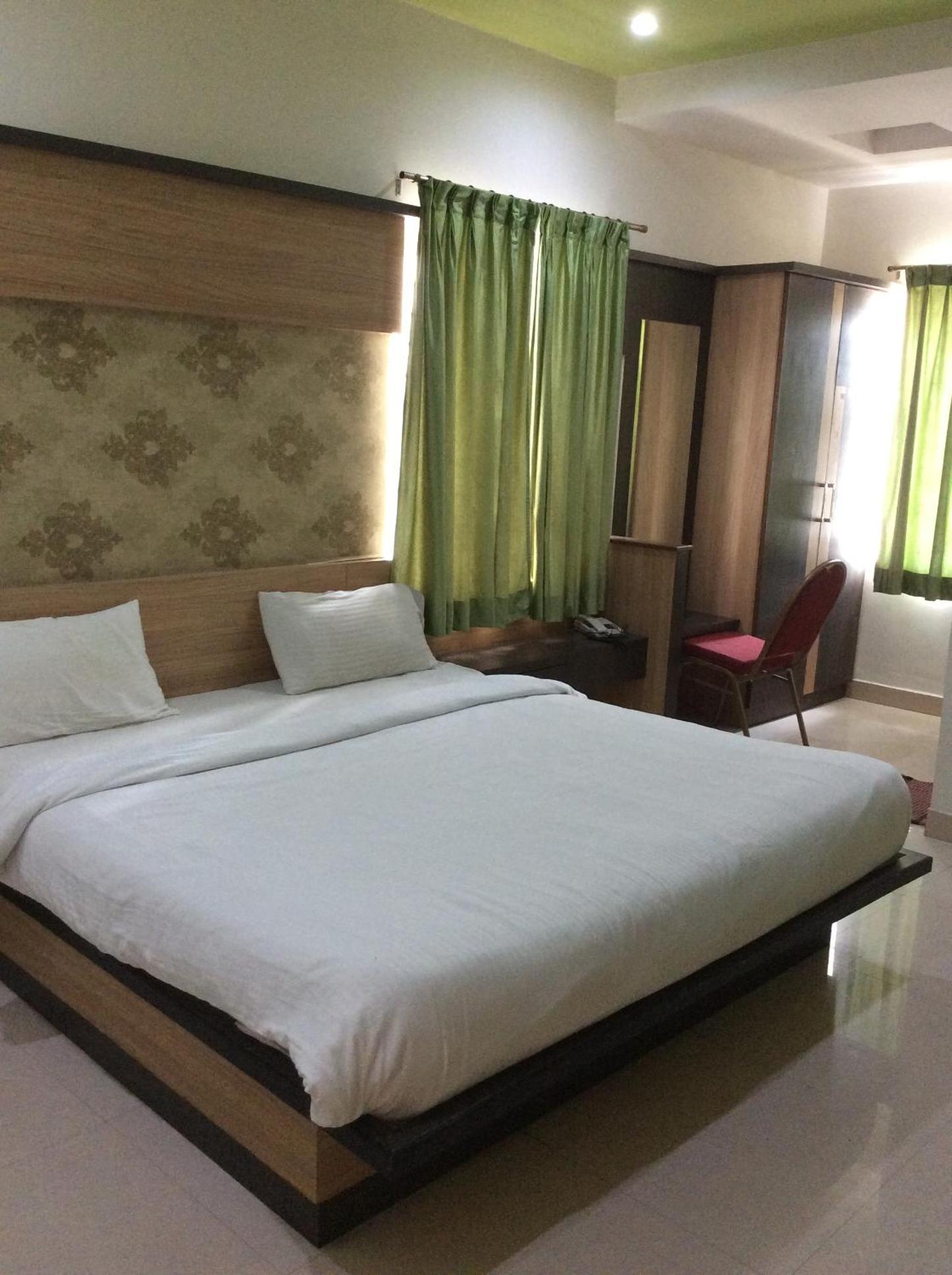 Deluxe Double Room - Photo 13