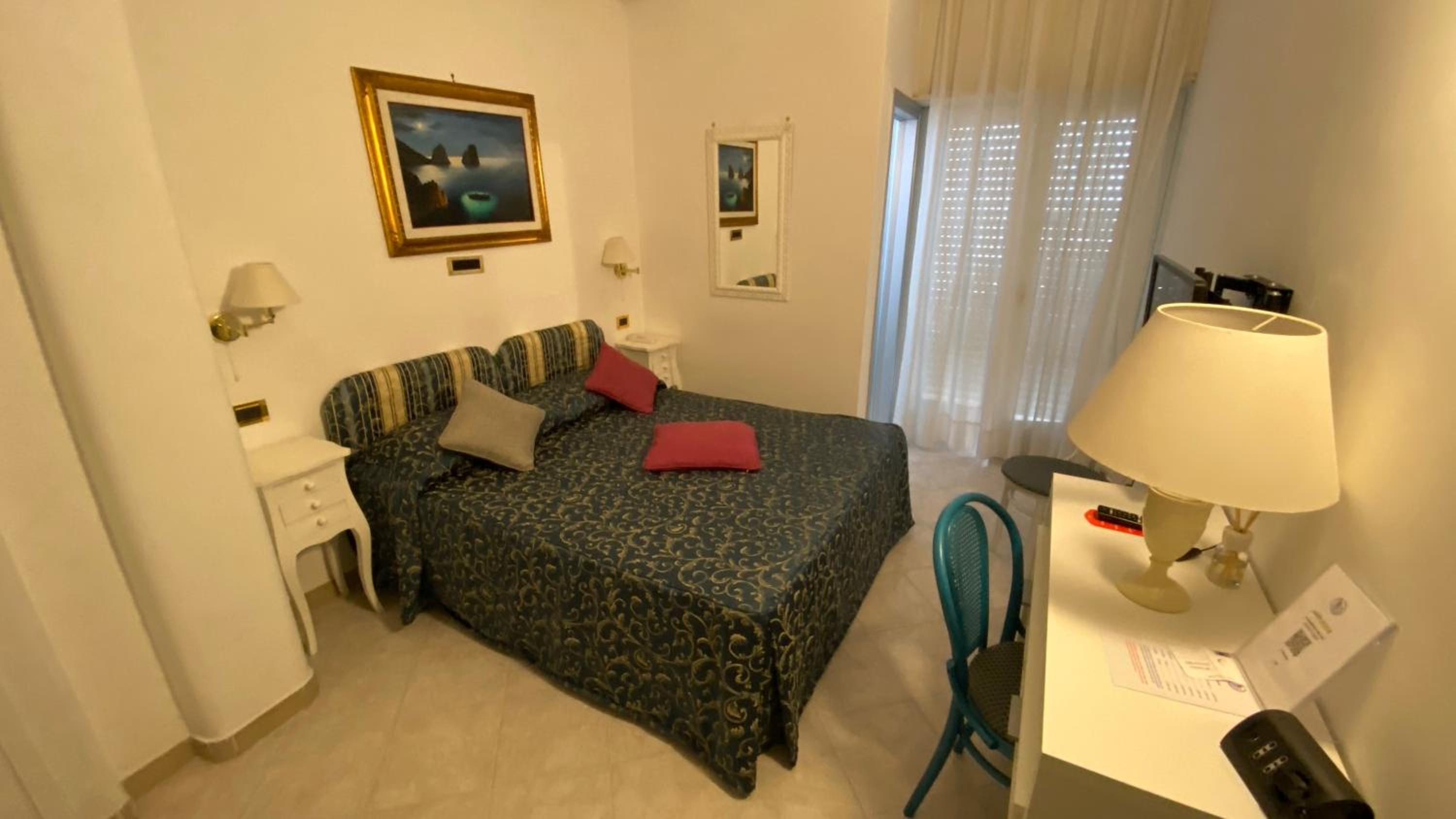 Double or Twin Room - Photo 5