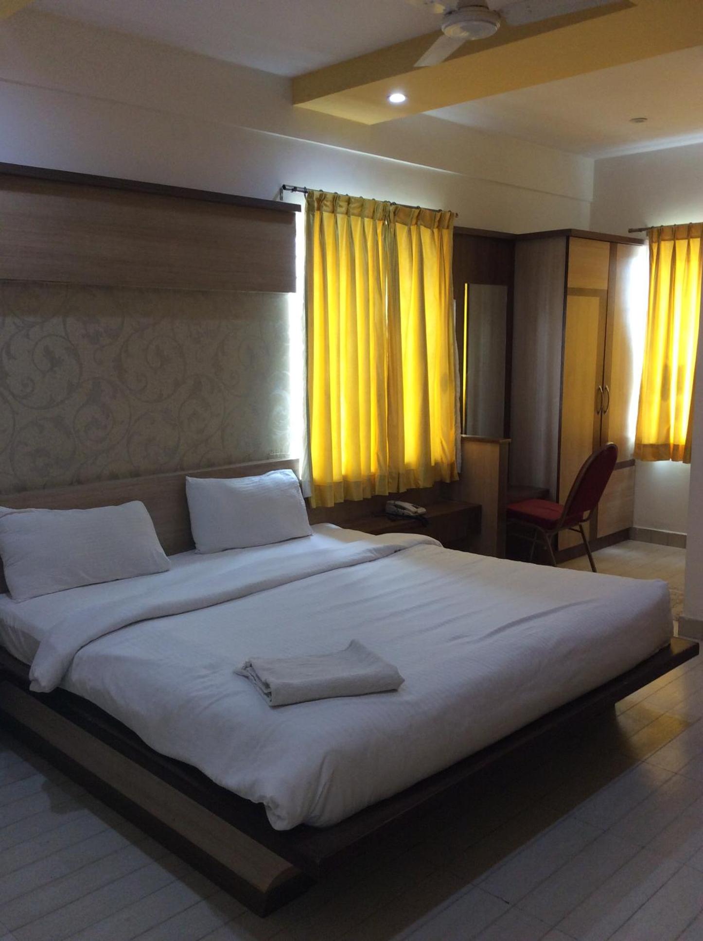 Deluxe Double Room - Photo 11