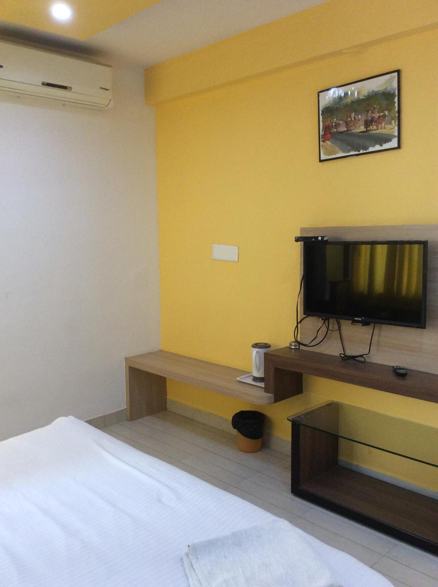 Economy Double Room - Photo 10