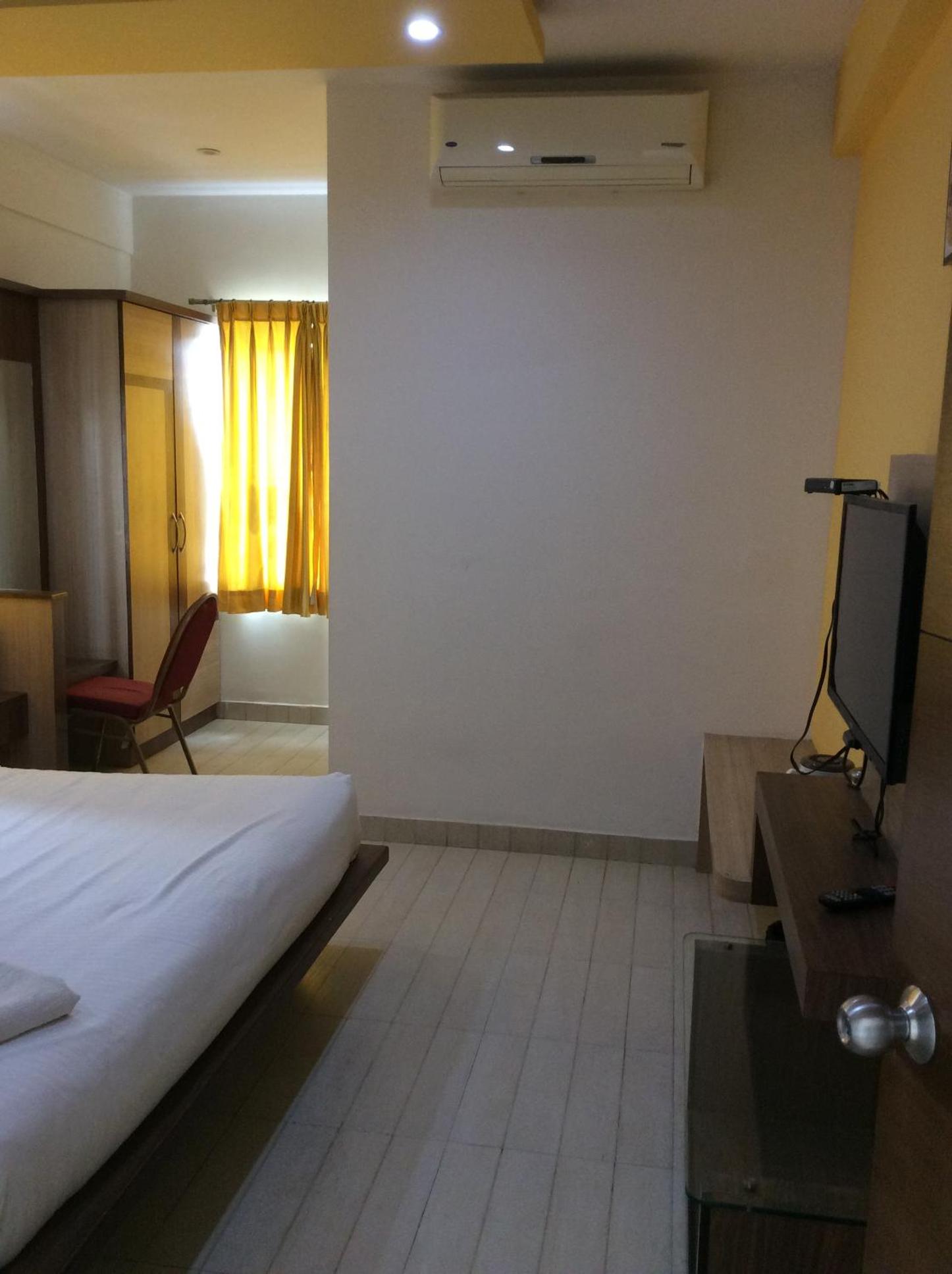 Deluxe Double Room - Photo 9
