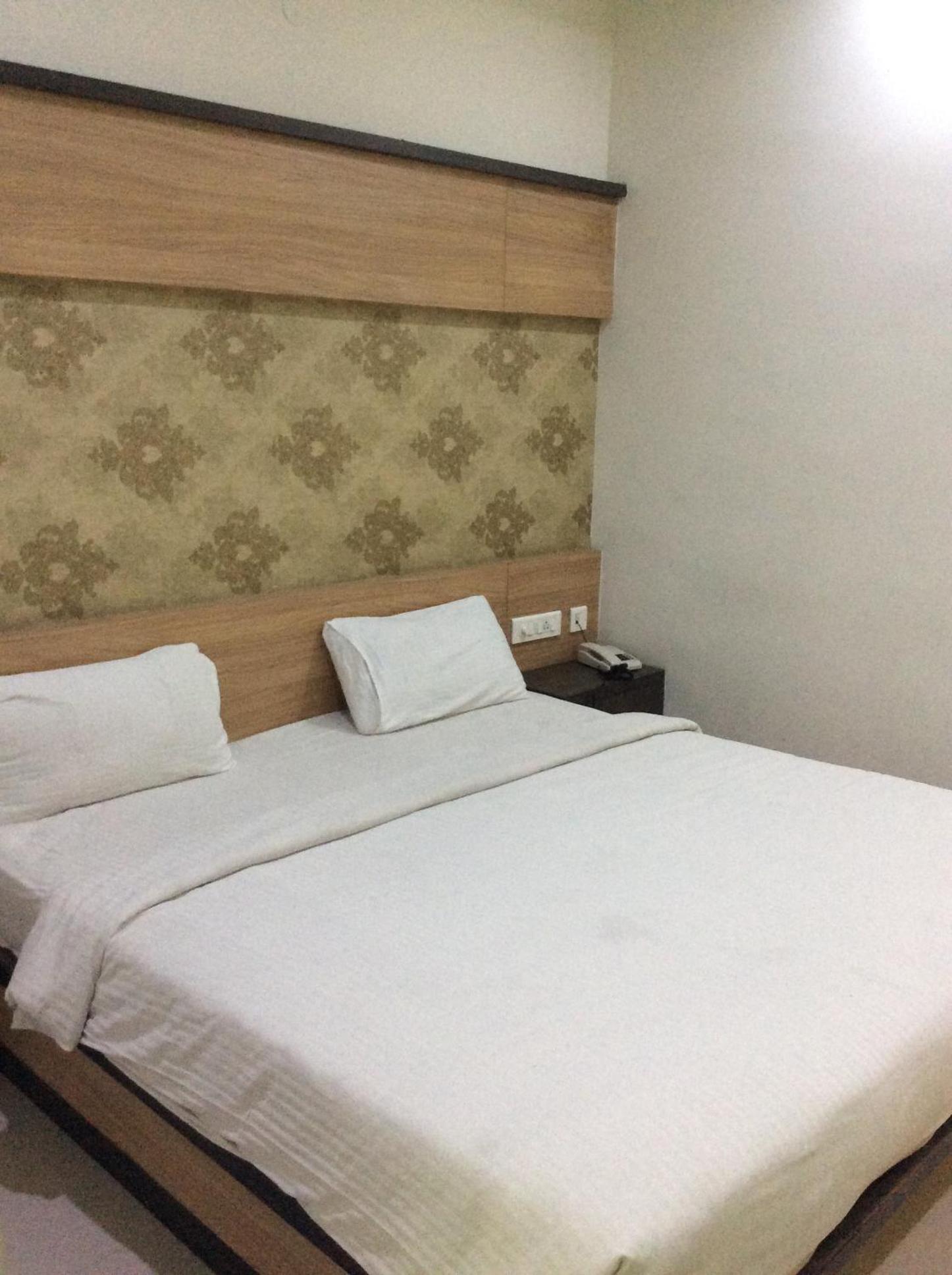 Economy Double Room - Photo 9