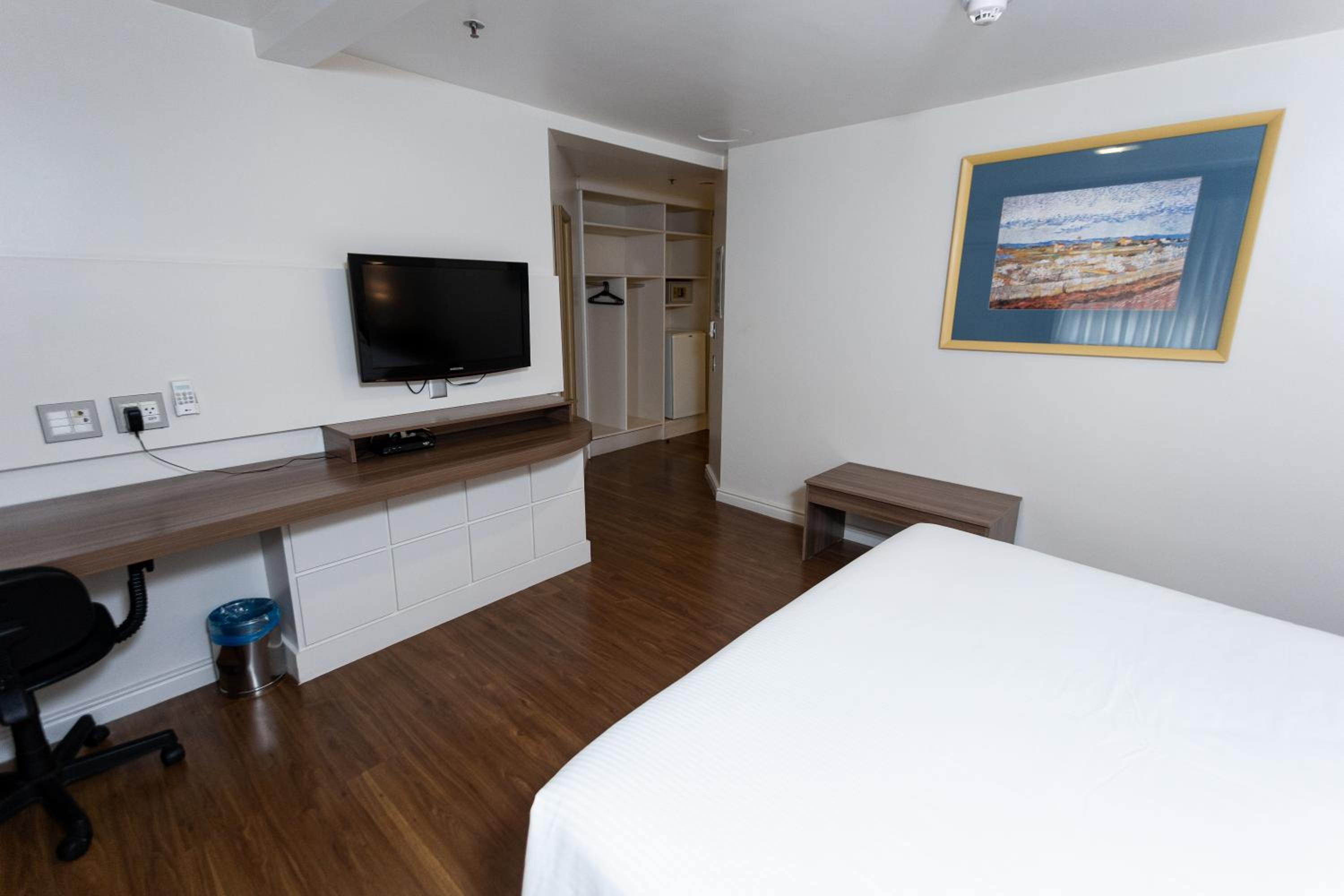 Double Room - Photo 8
