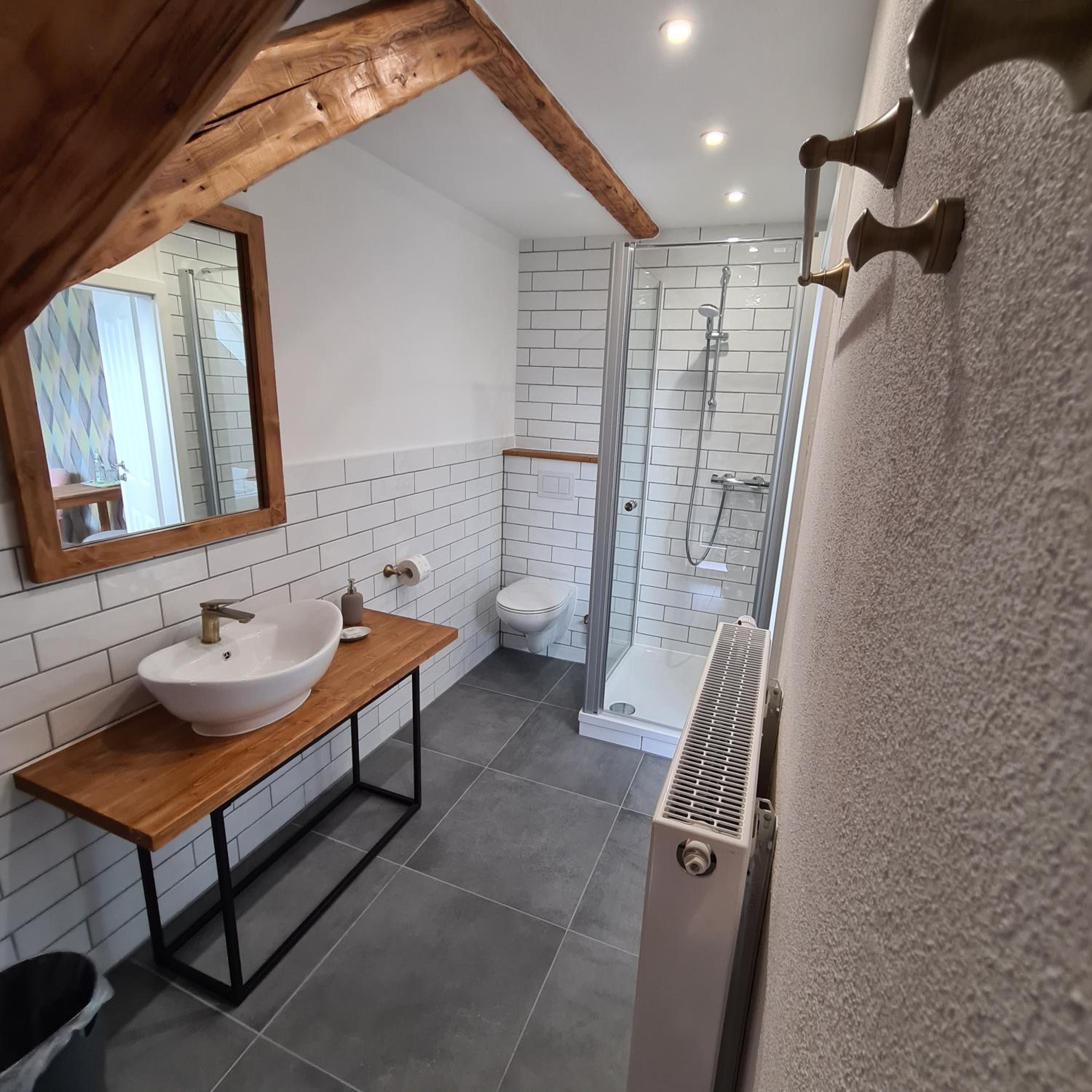 Deluxe Double or Twin Room - Photo 10