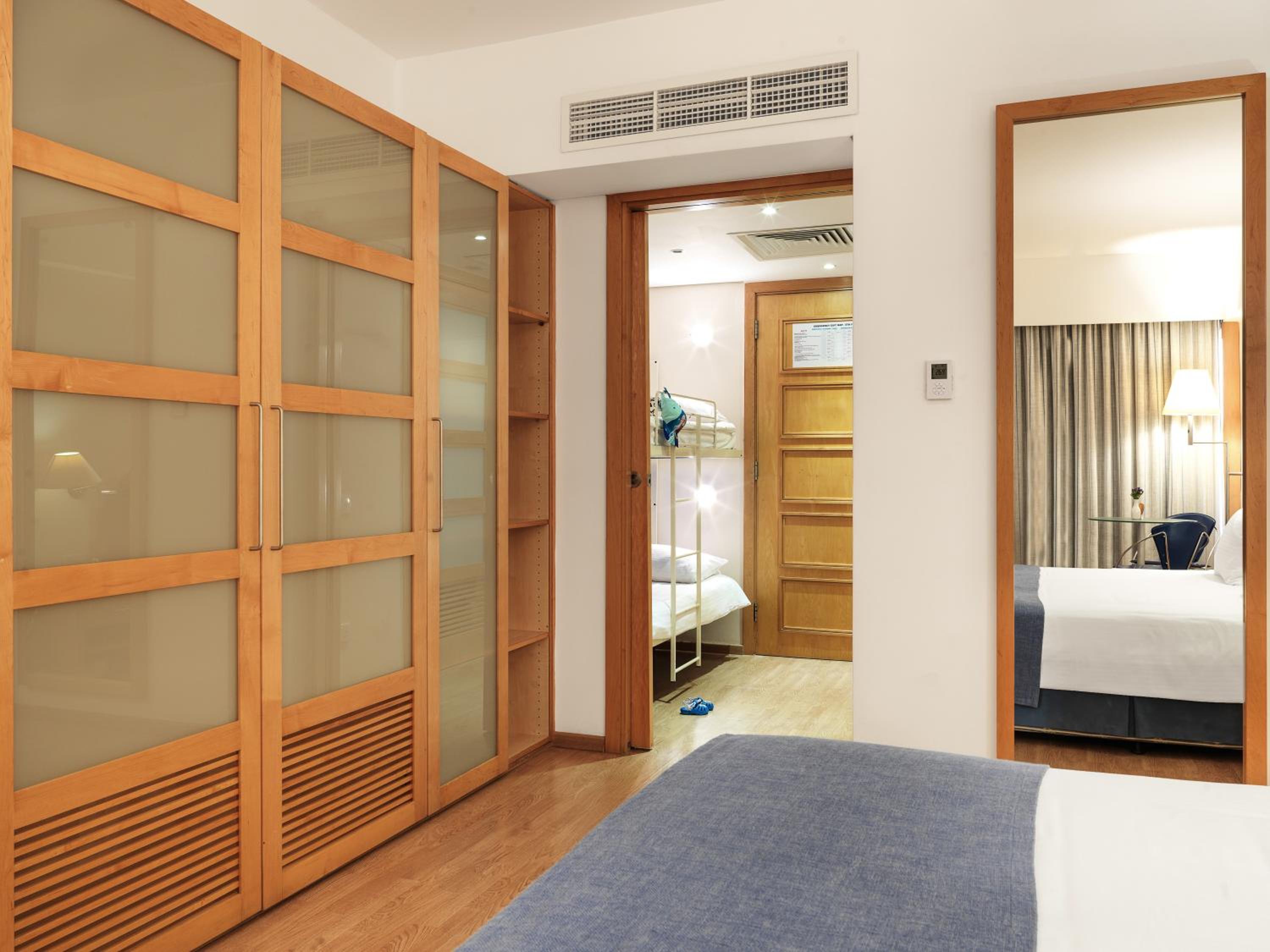 Executive Inland View Room