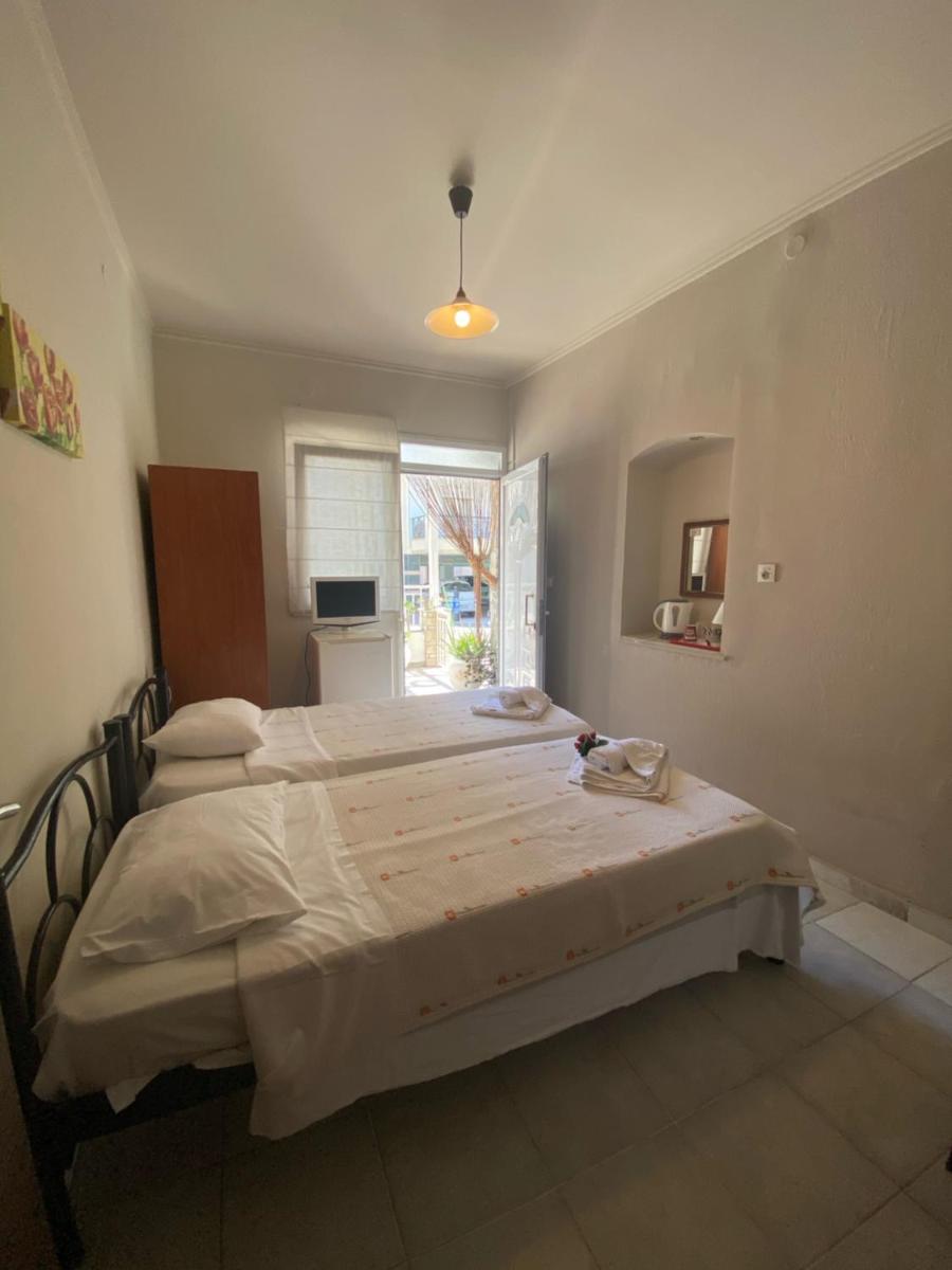 Economy Twin Room photo 2