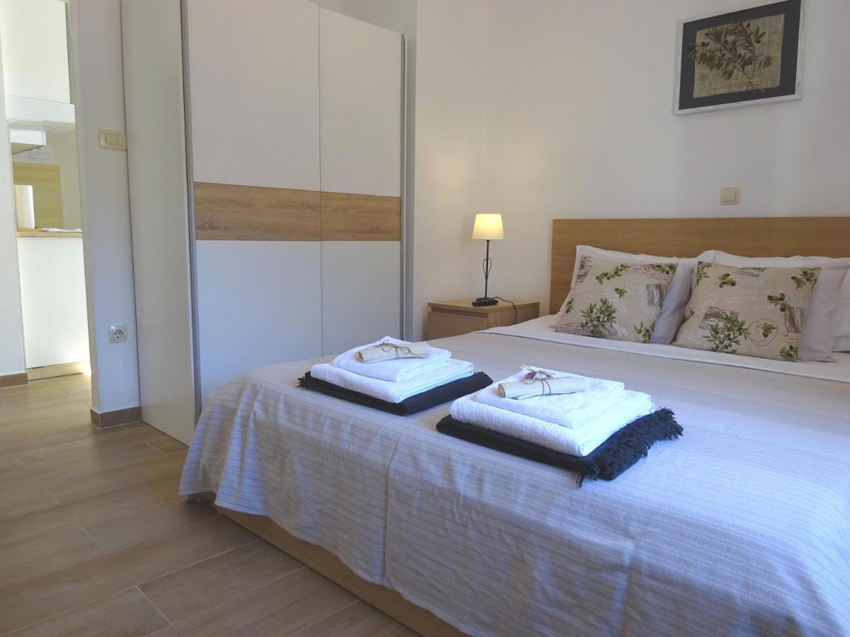 Studio Apartment with Terrace and Sea View photo 1
