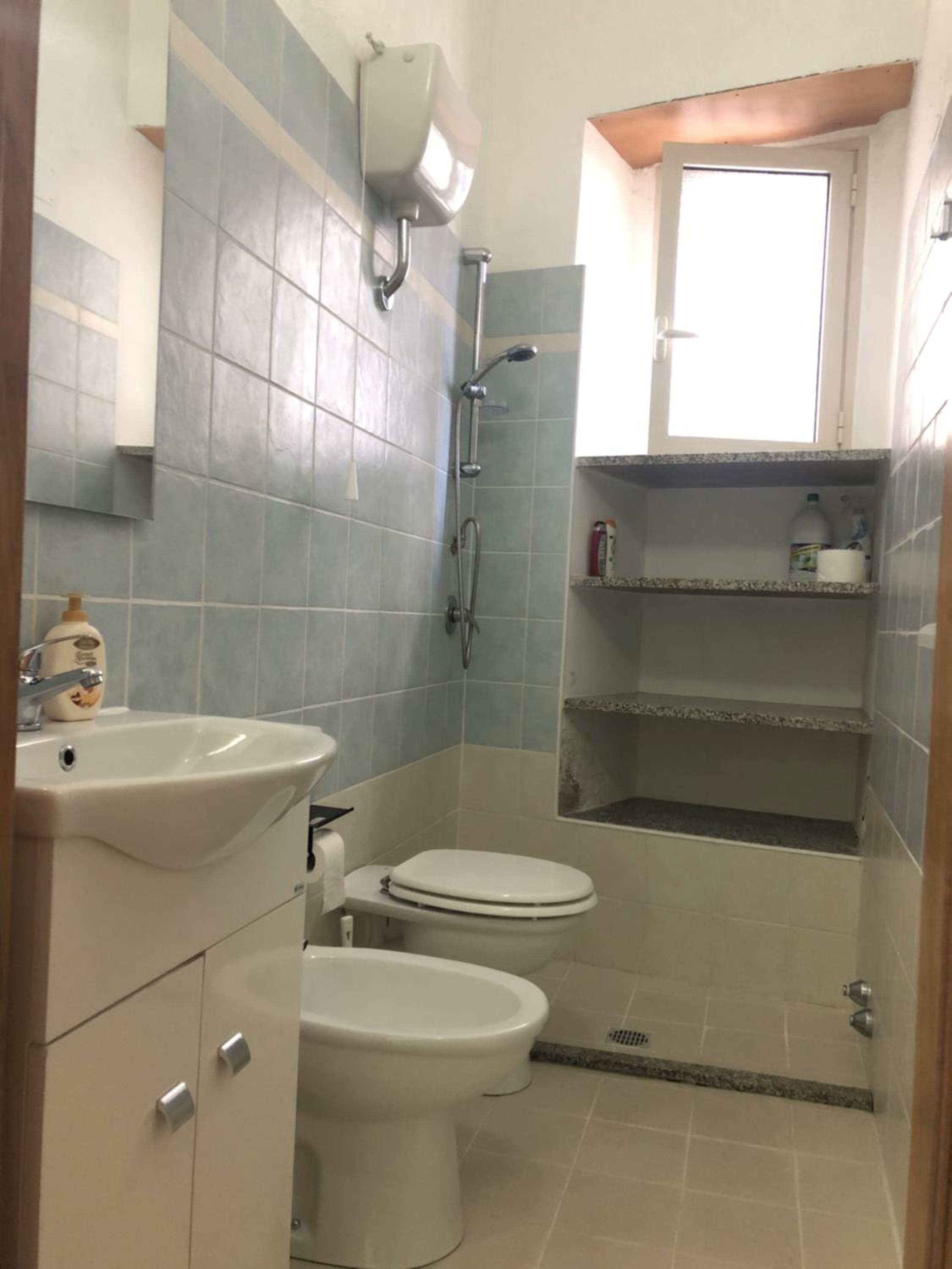 One-Bedroom House - Photo 2