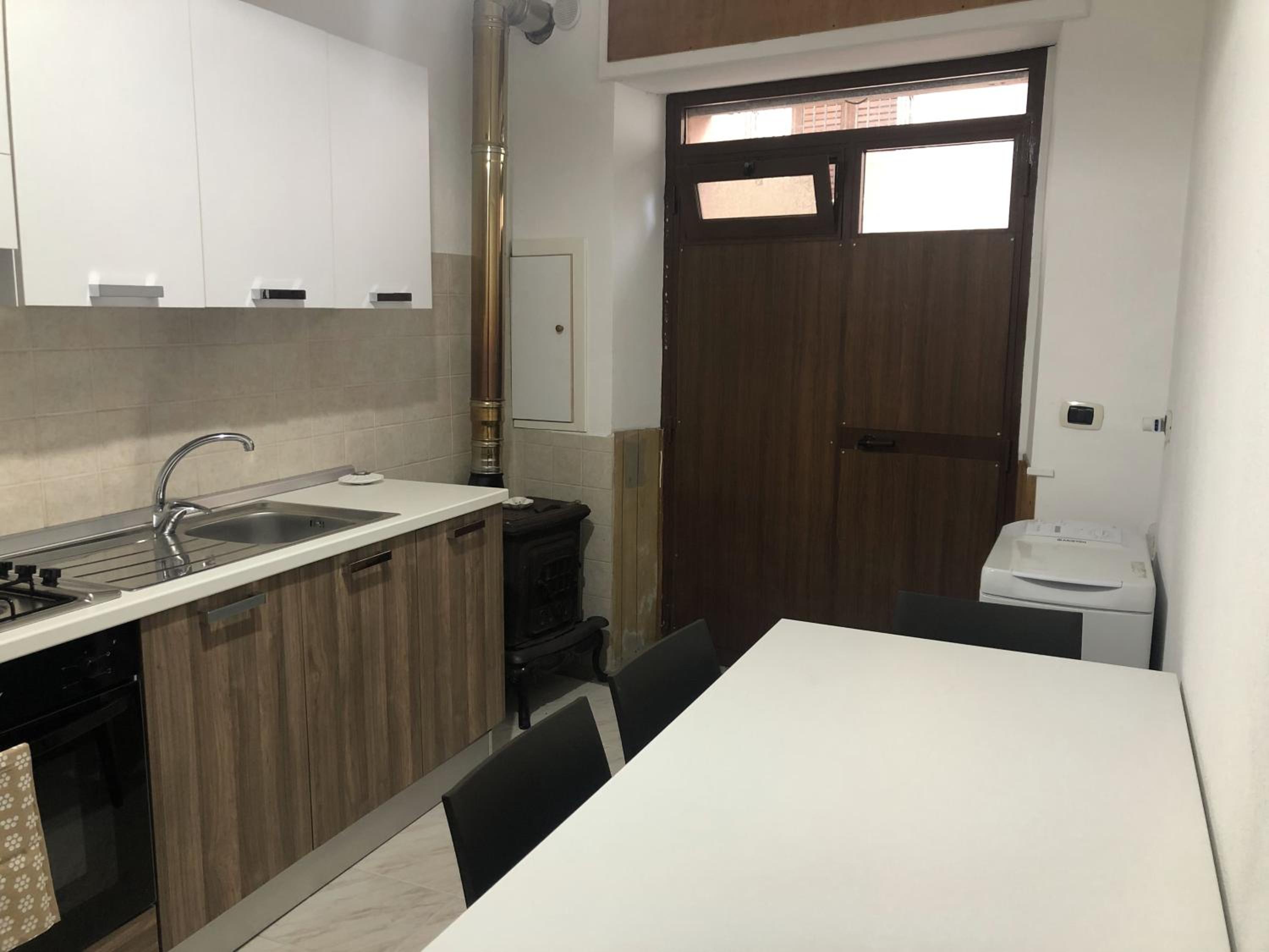 One-Bedroom House - Photo 4