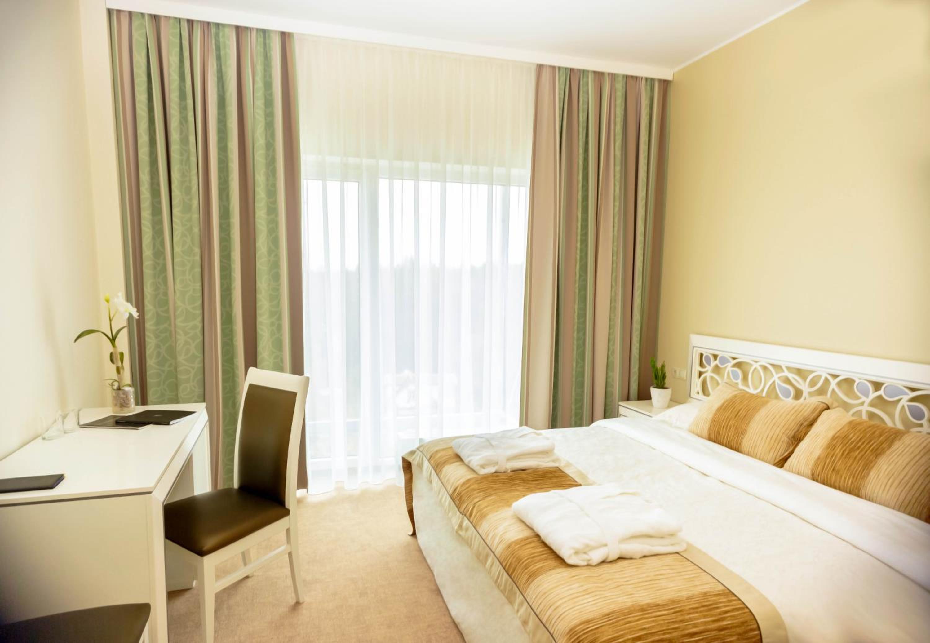 Double Room with Balcony - with Waterpark and Spa Access