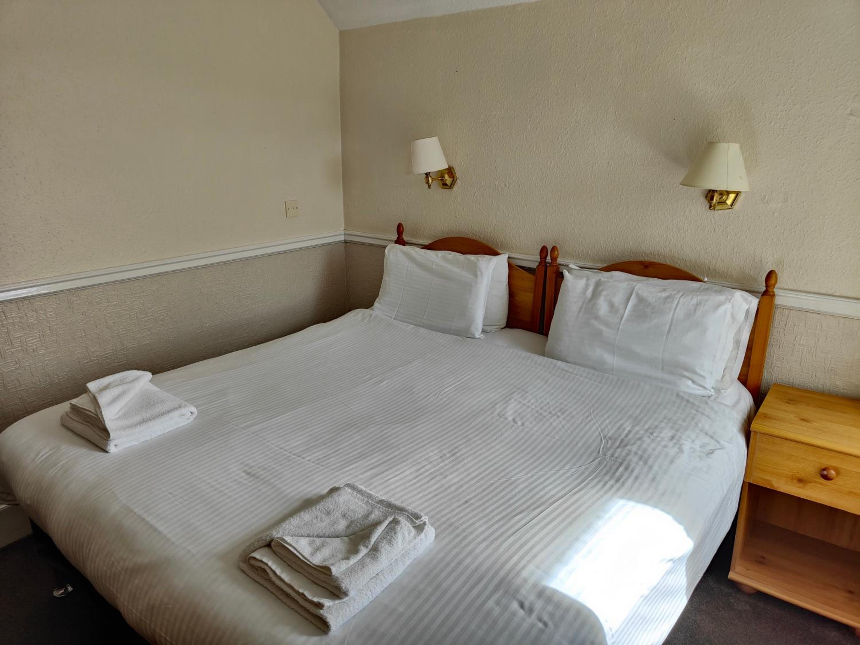 Standard Double Room - Photo 3