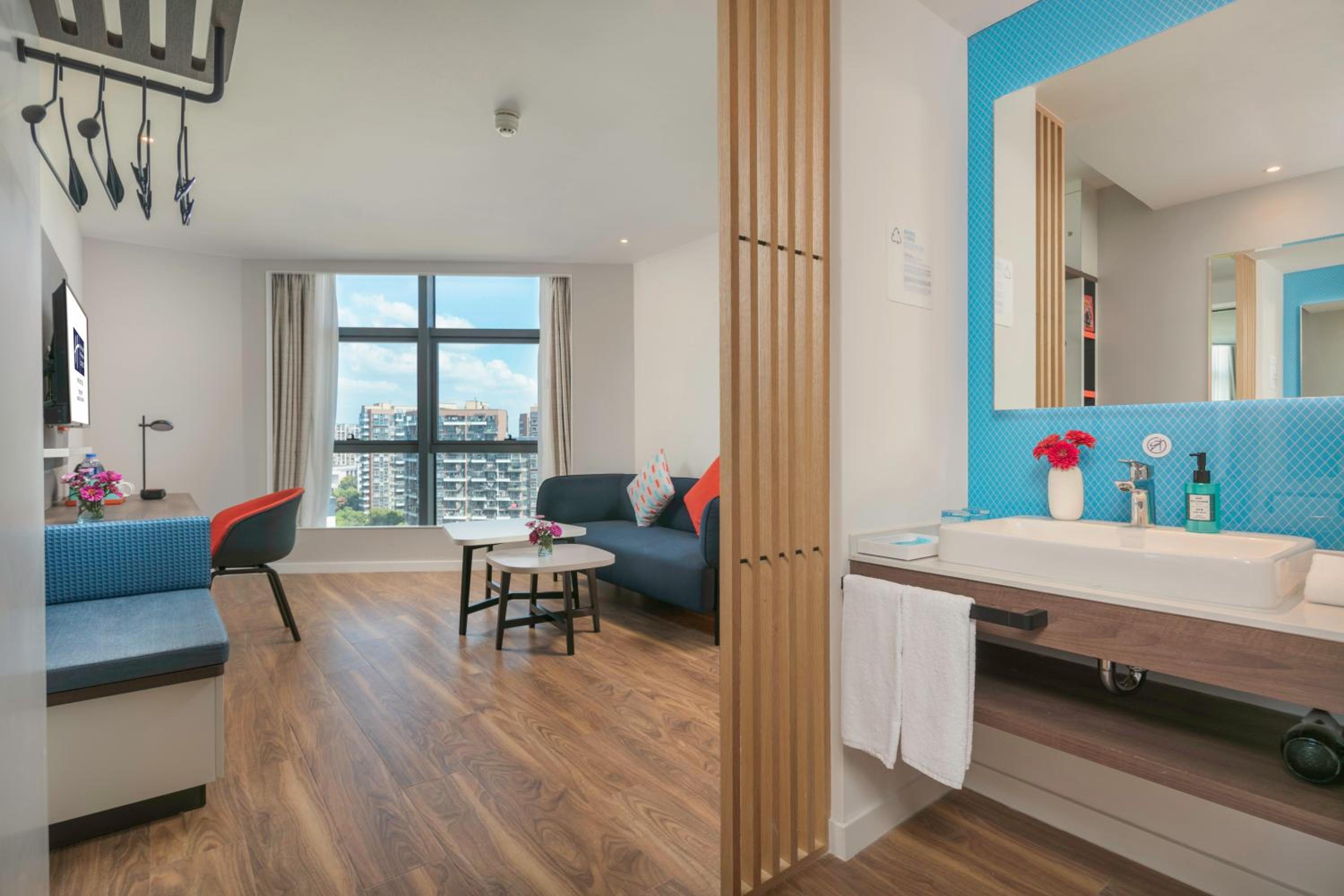 One-Bedroom Suite - Photo 1