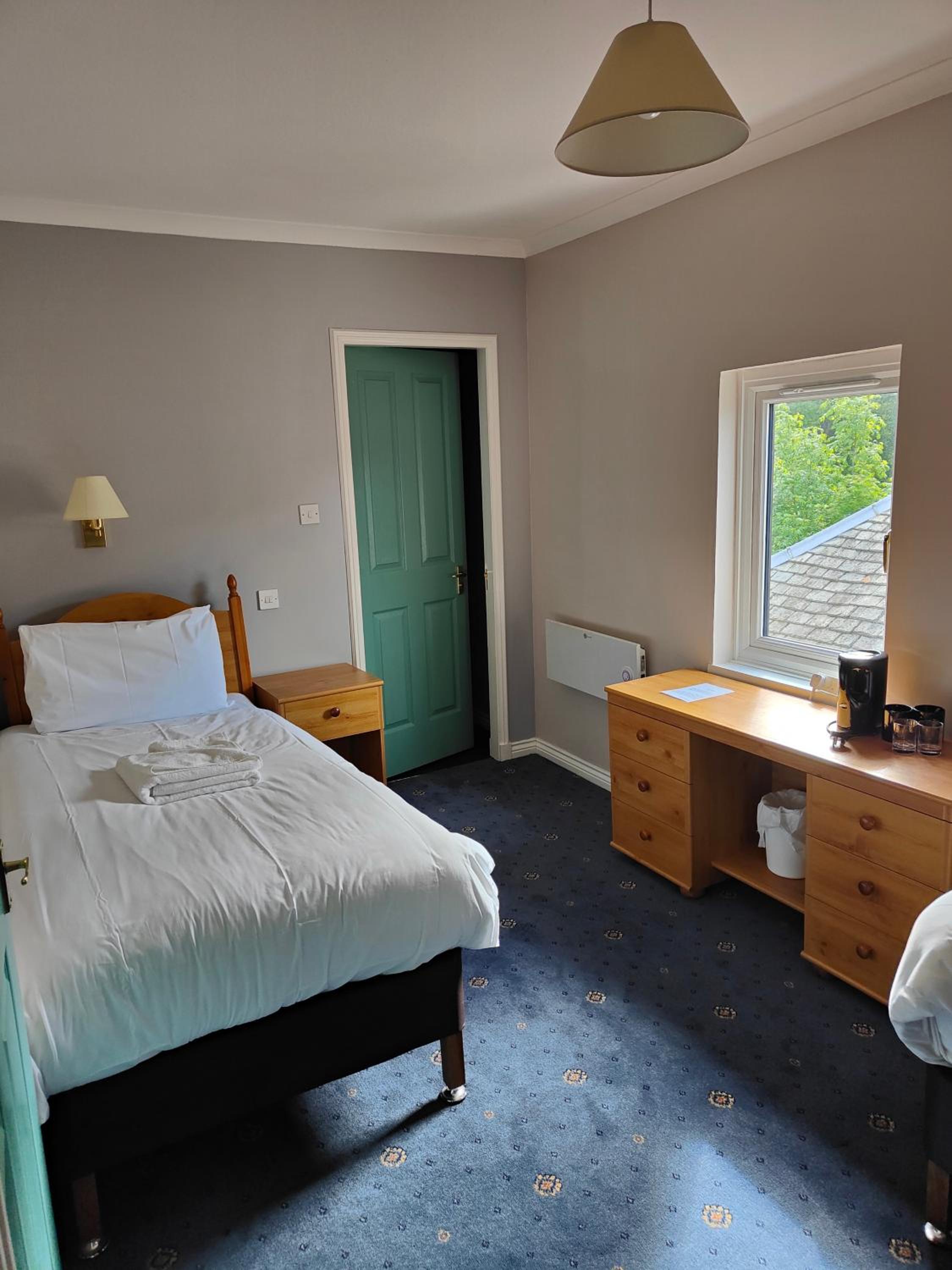 Standard Twin Room - Photo 1