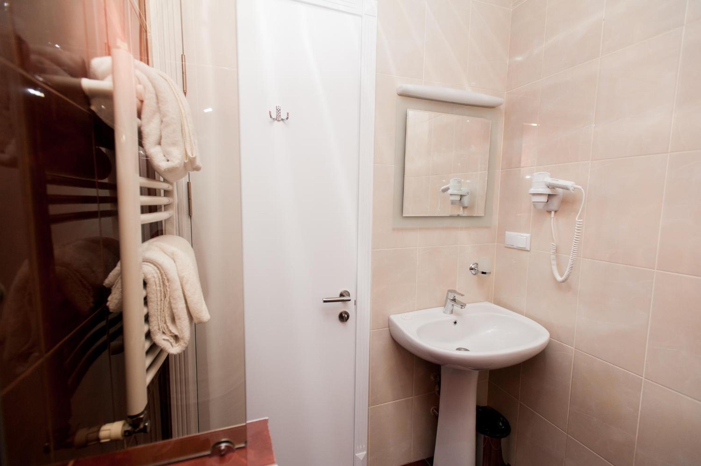 Standard Triple Room photo 2