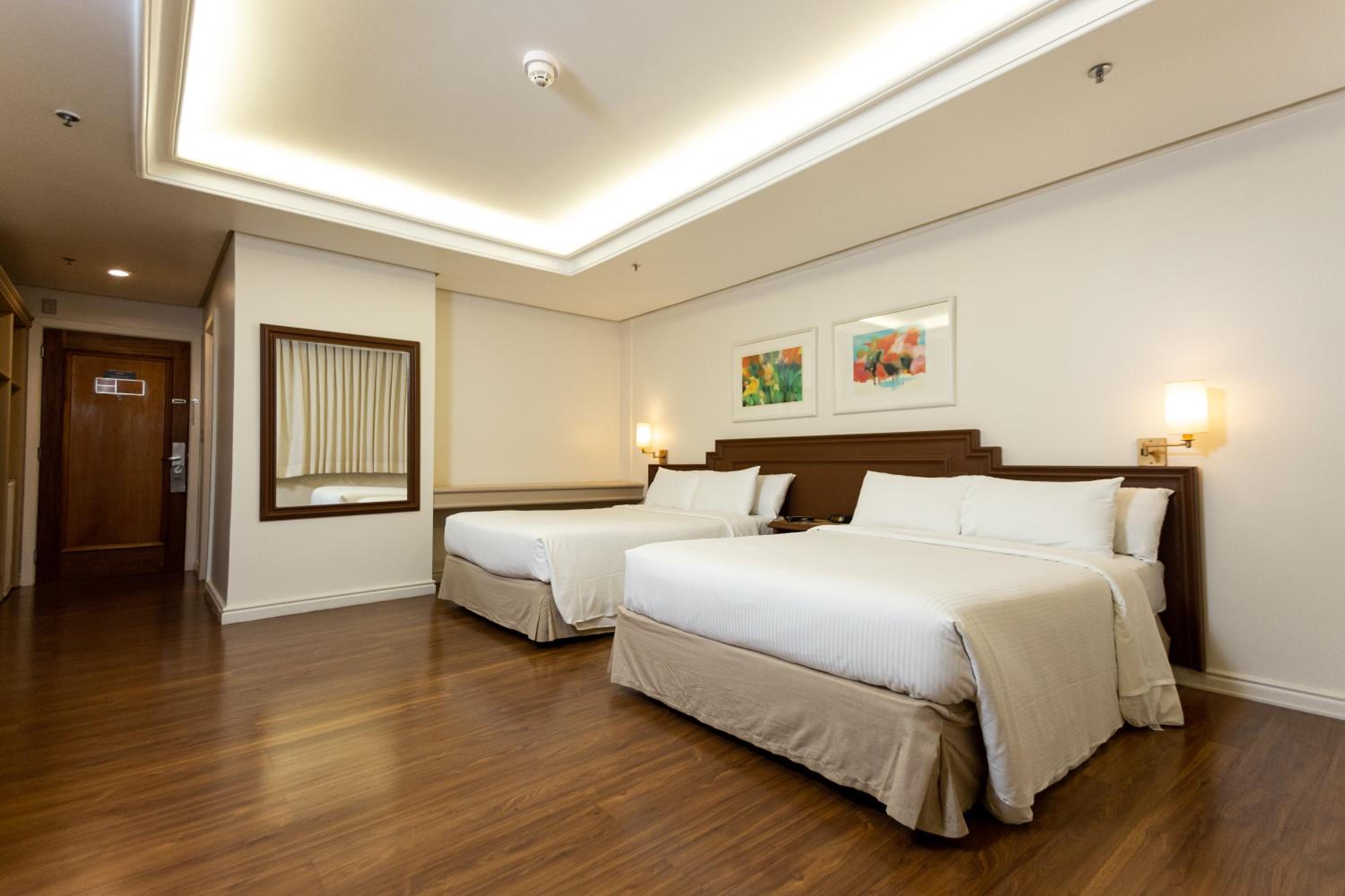 Standard Family Room - Photo 7