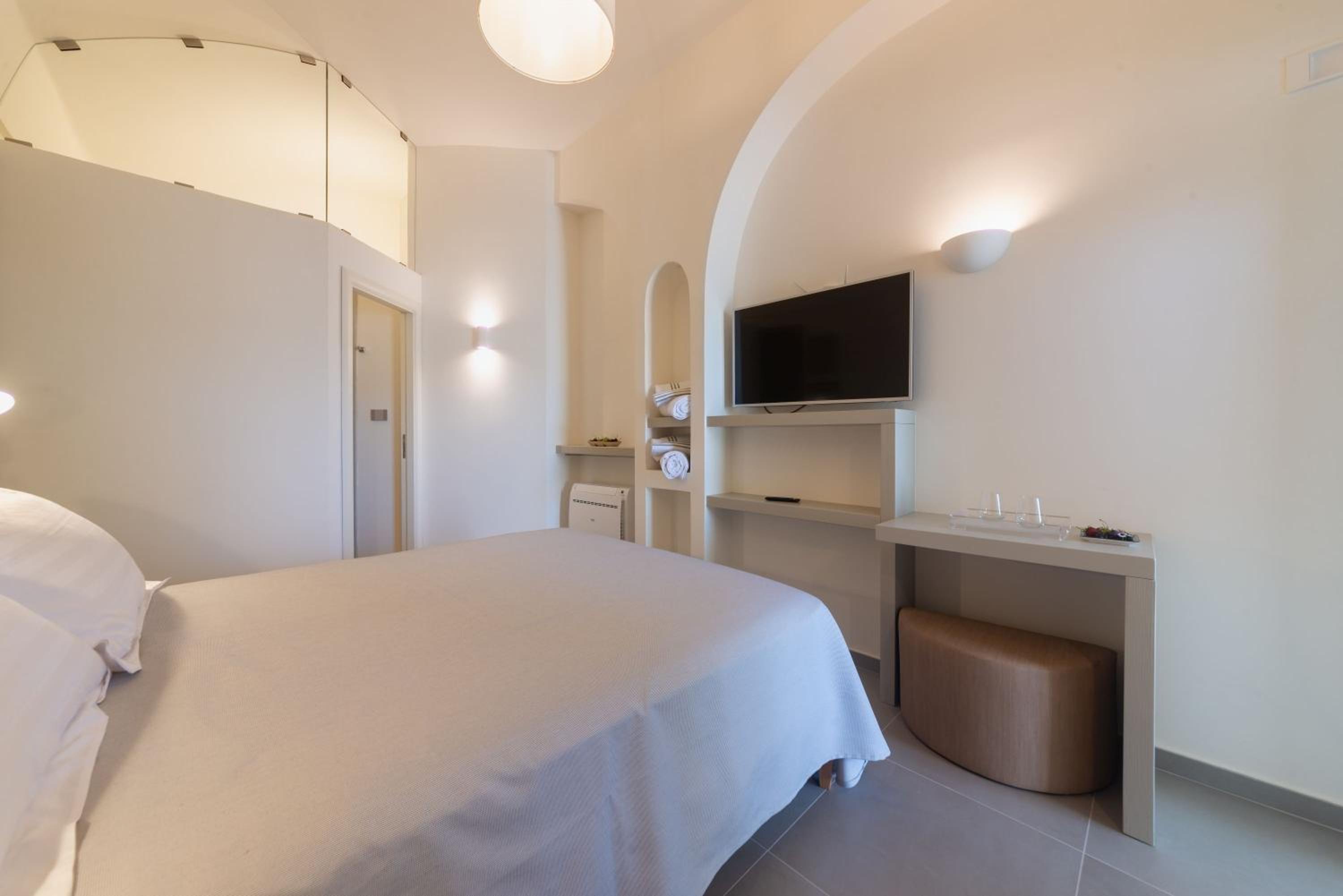Double Room with Garden View - Photo 2